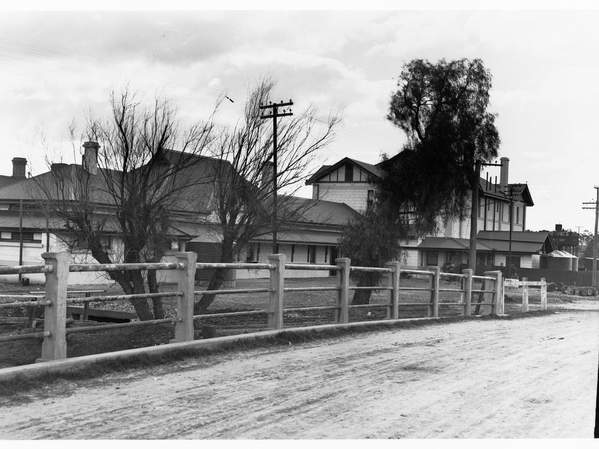 Gladstone Railway Station