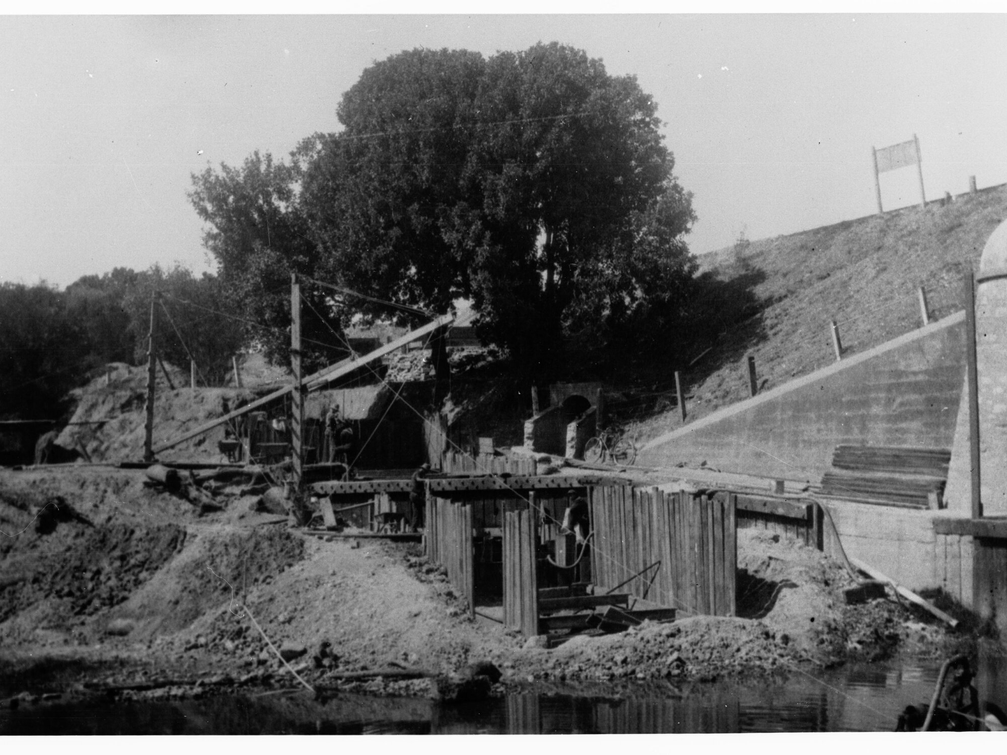 Glenelg Sewers - Men Working