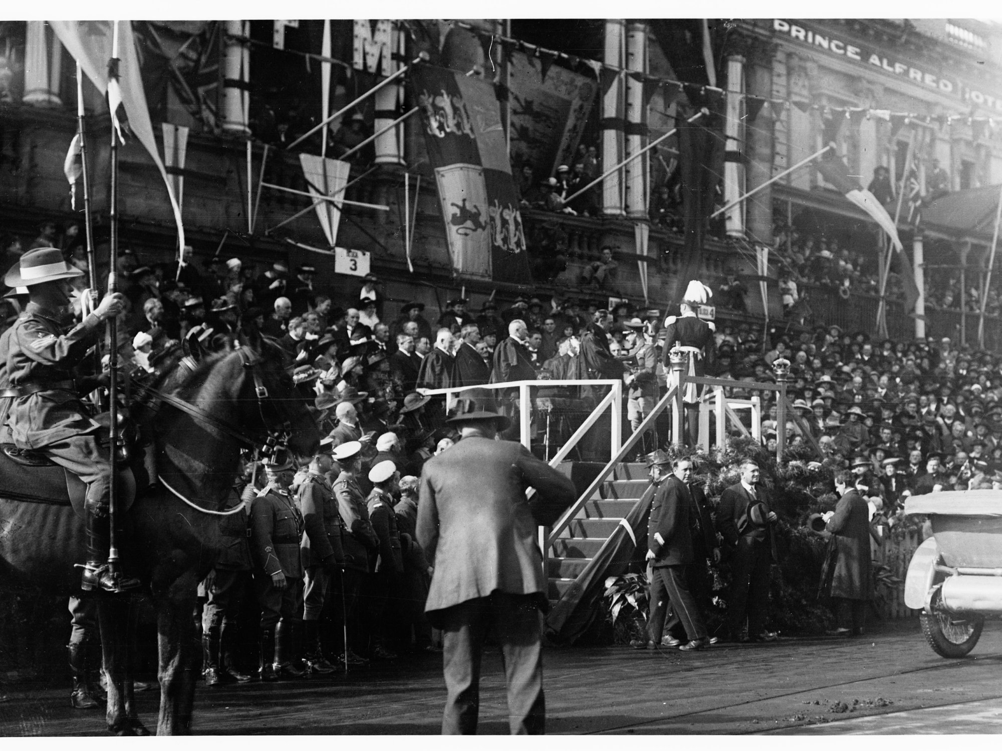 Crowds of people in King William Street, Adelaide for the visit of the Prince of Wales