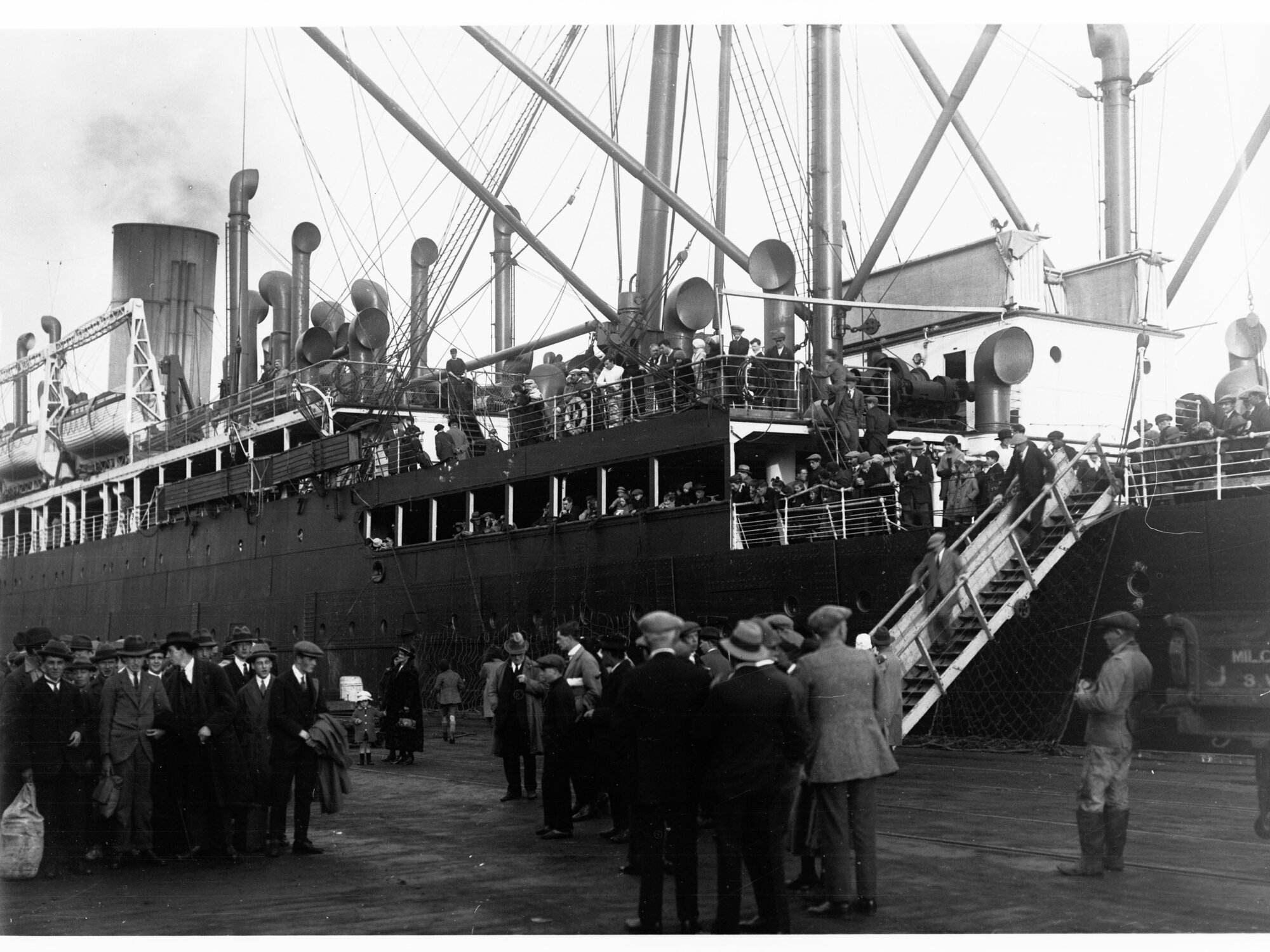 Ship docked at Outer Harbour - People disembarking