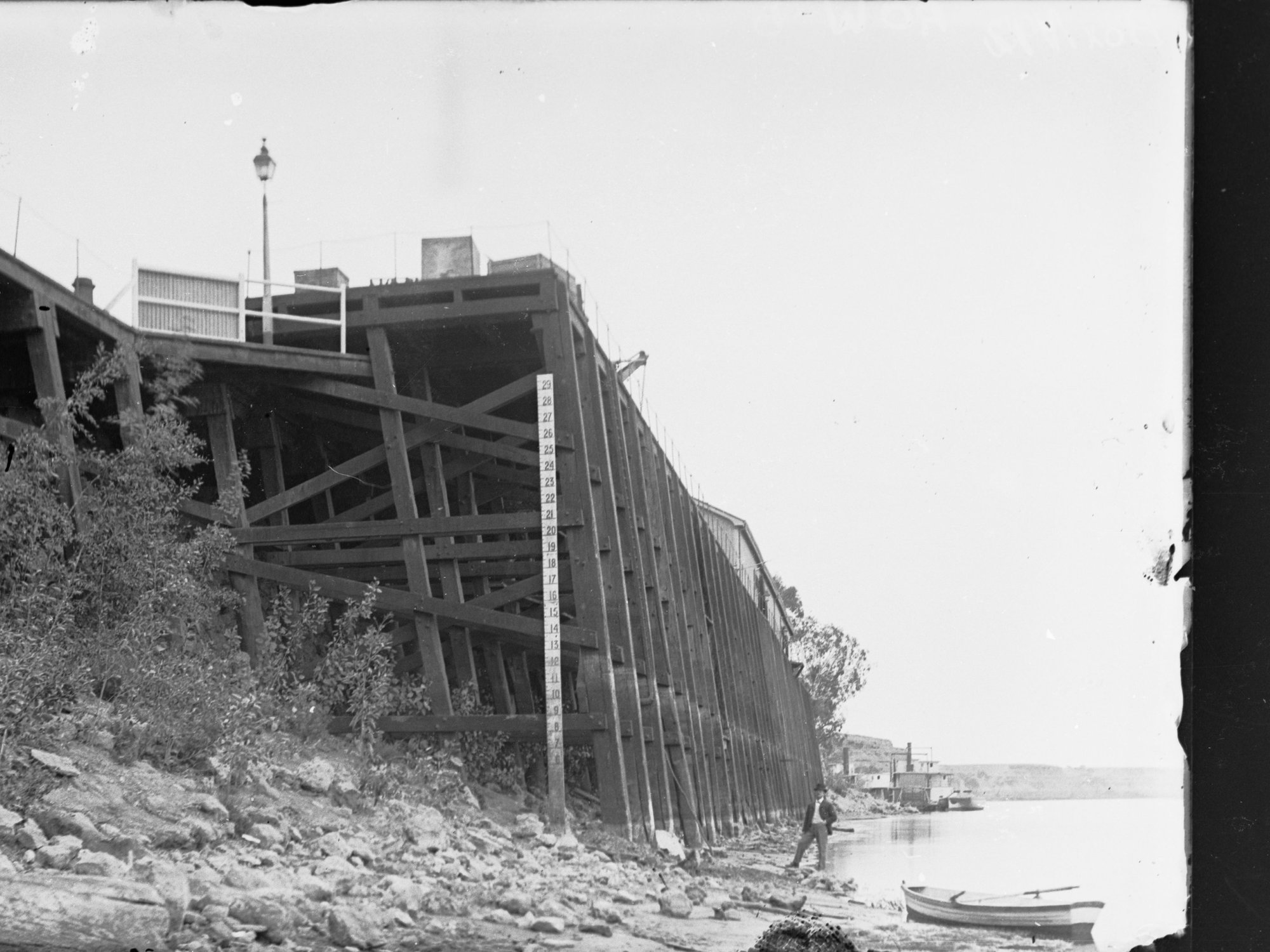 Morgan wharf viewed upstream during the 1914-1915 drought