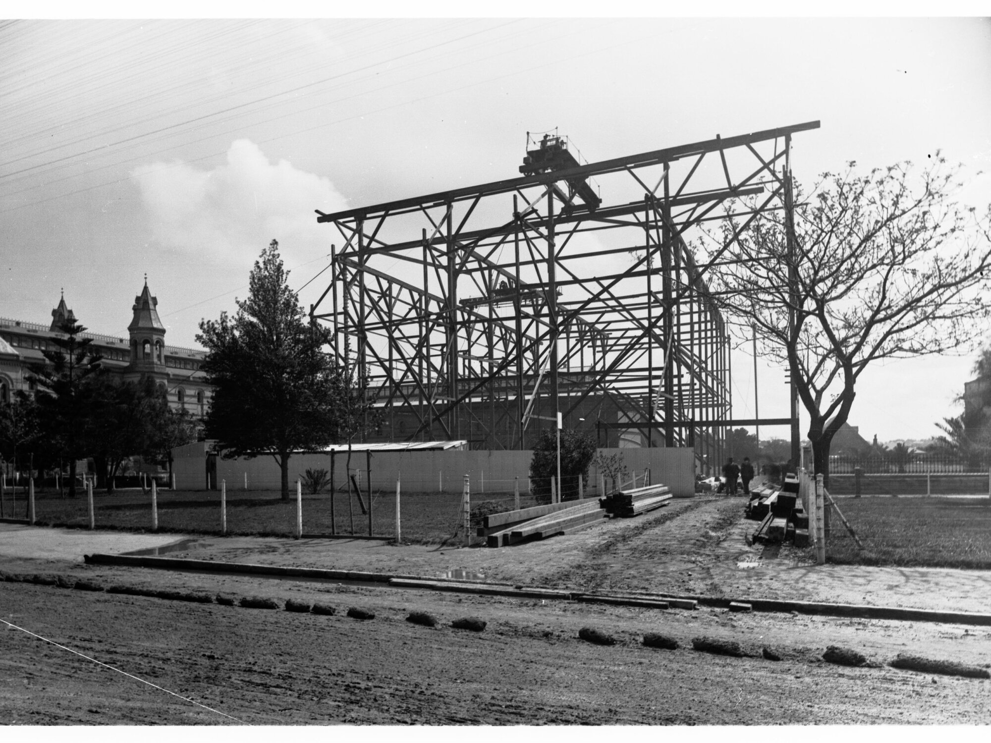 Erecting the East Wing of the Museum