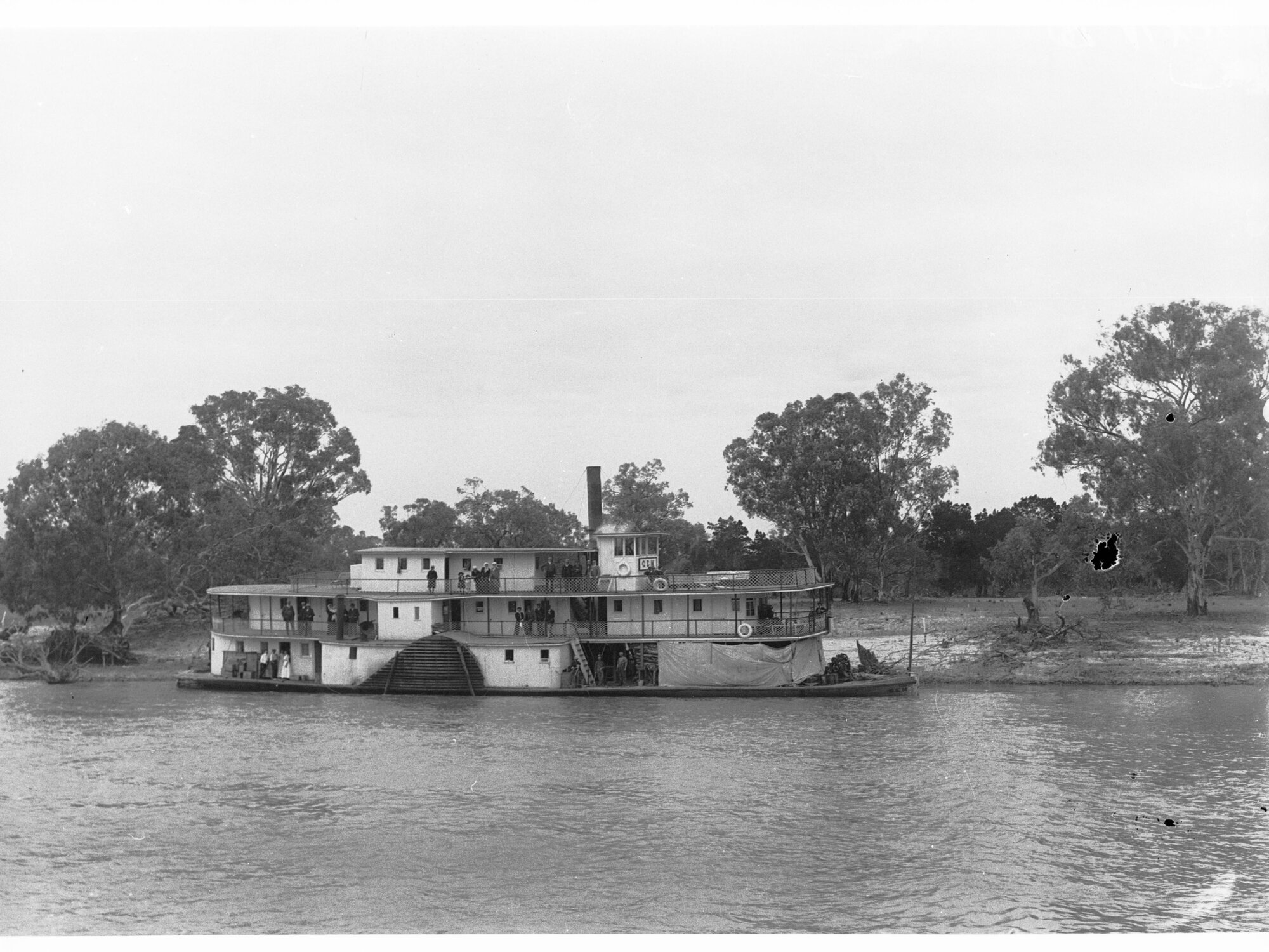 Paddlesteamer "Gem" on River Murray