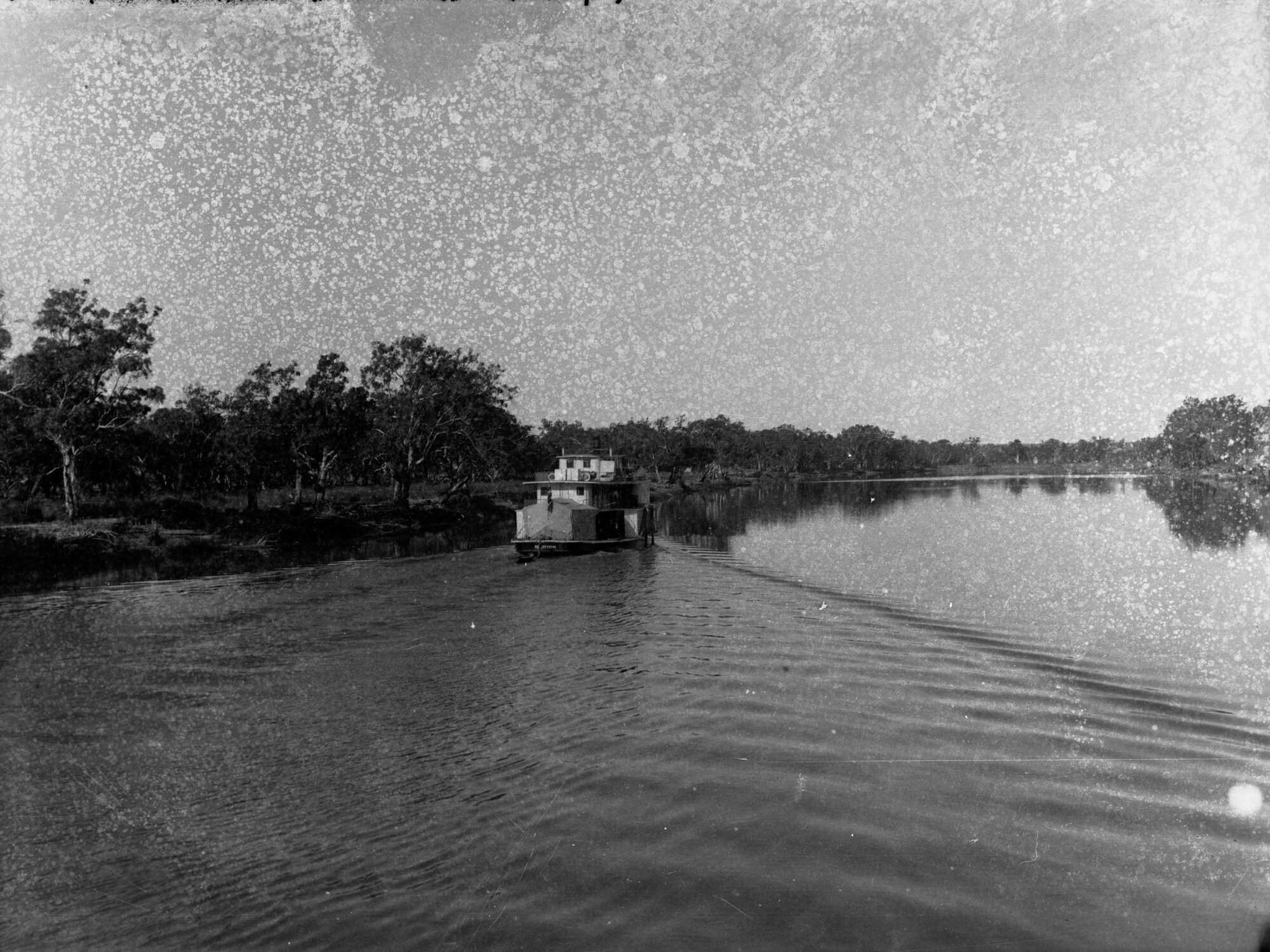 Paddlesteamer Marion on River Murray near Swan Reach