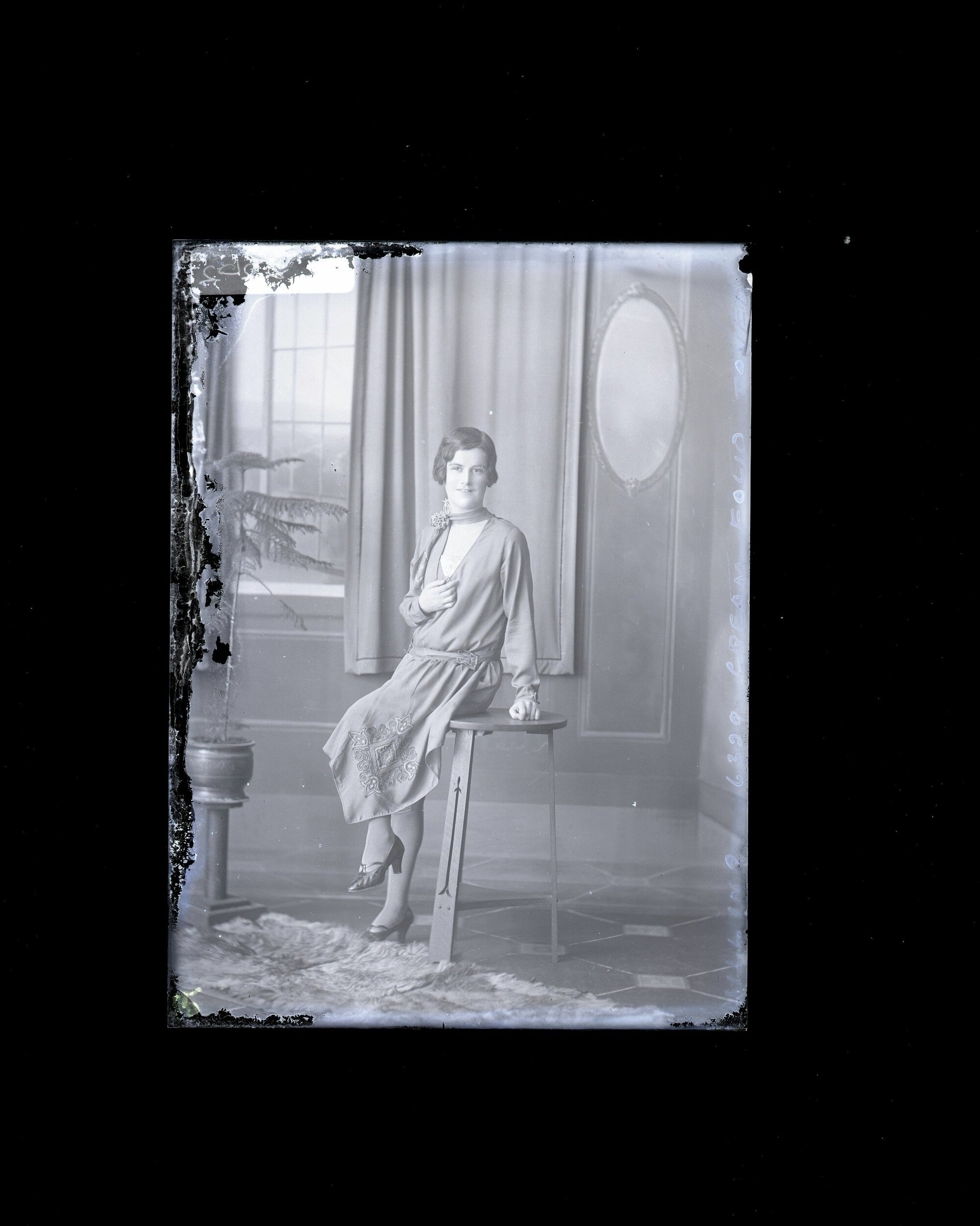 Woman - Milling