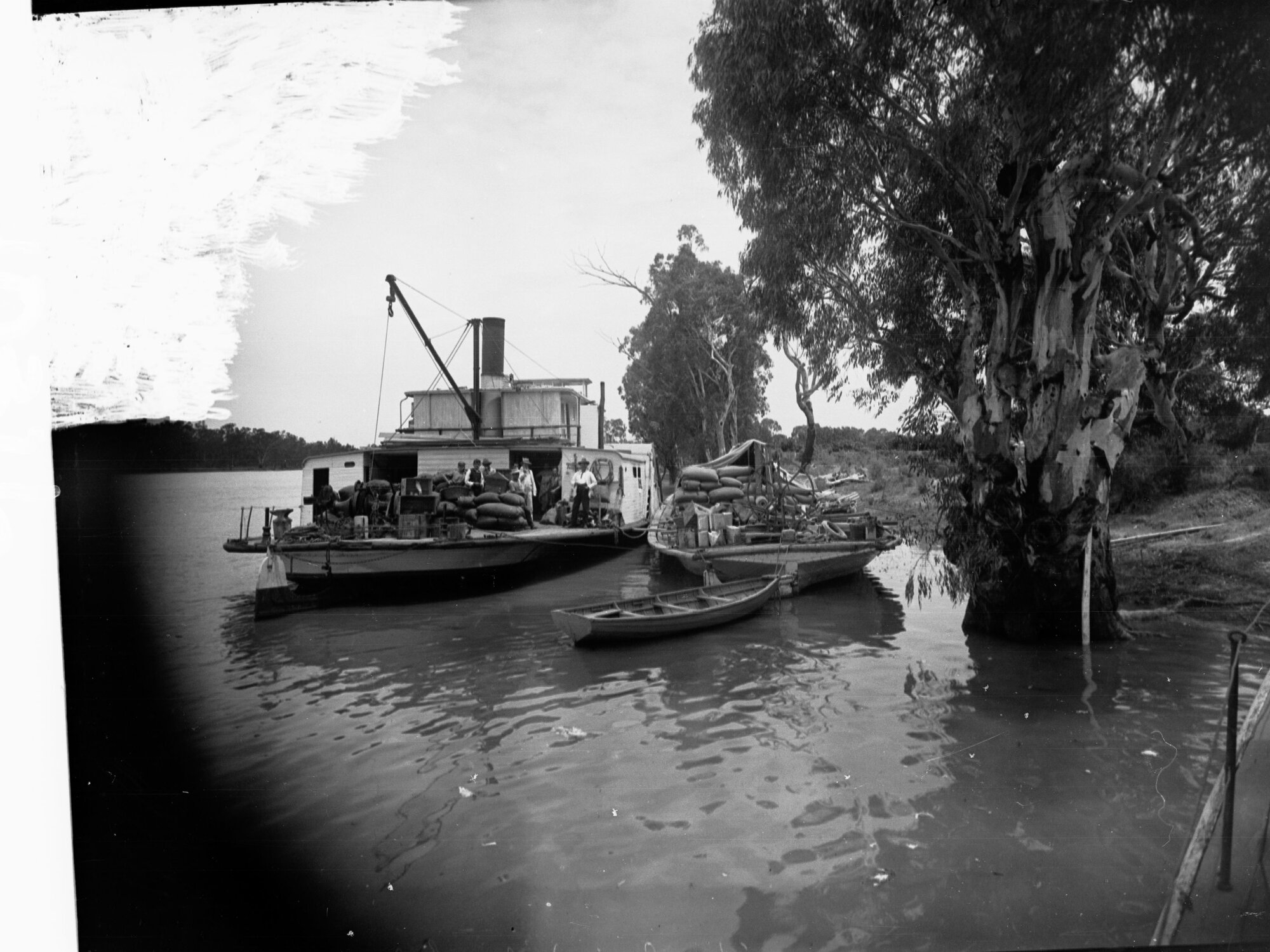 Paddlesteamer landing at Lake Victoria