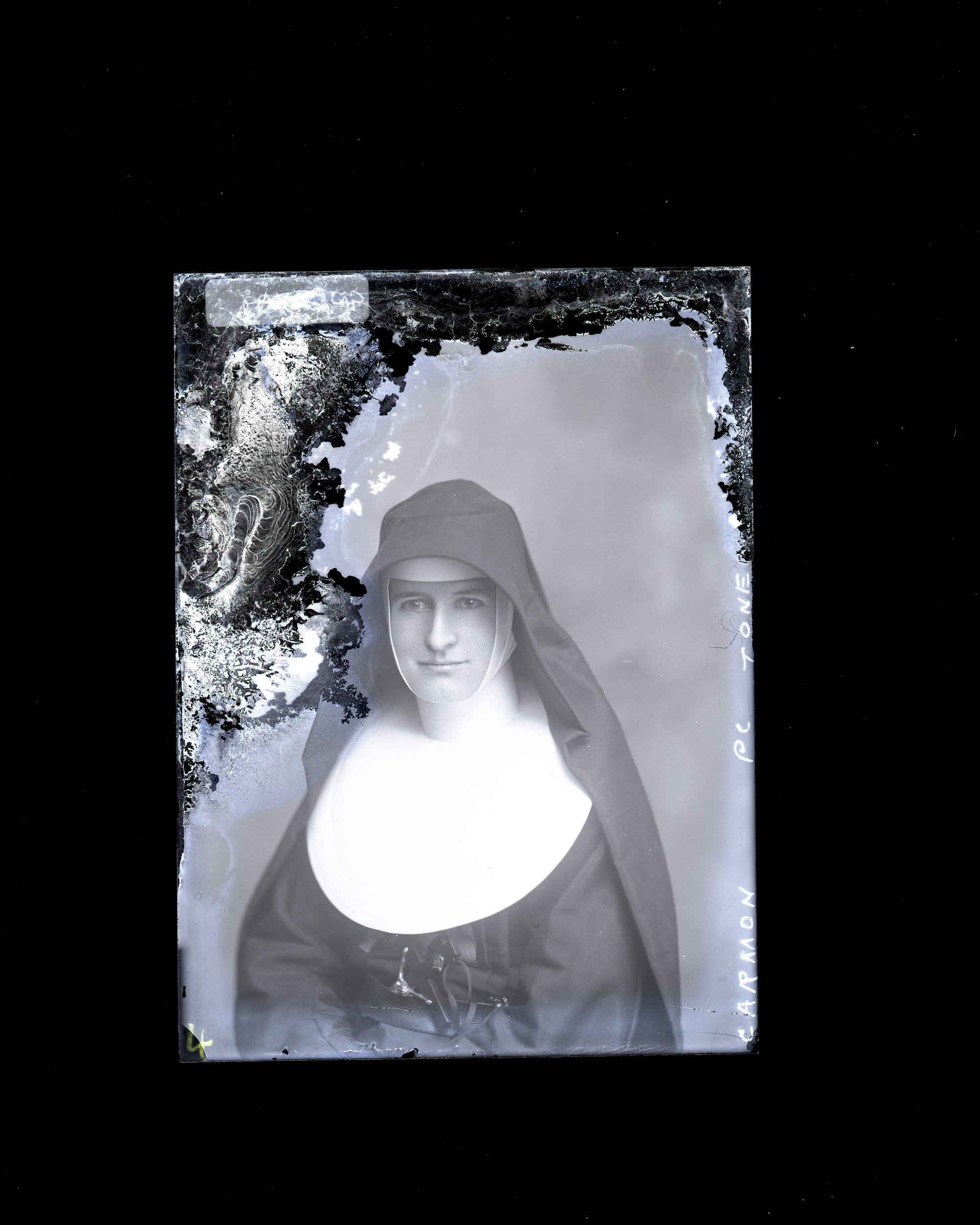 Nun - Carmon