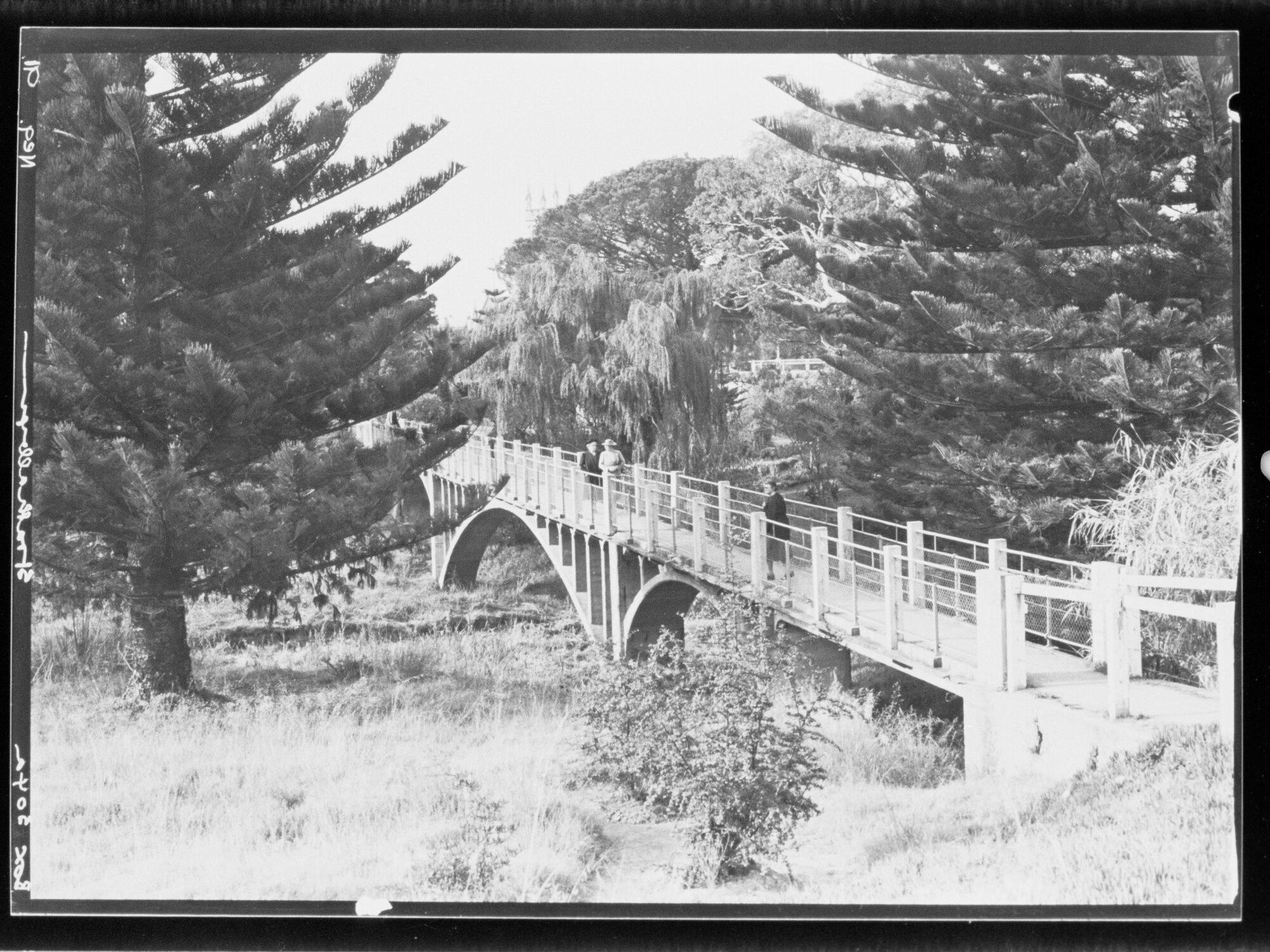 Strathalbyn - footbridge.