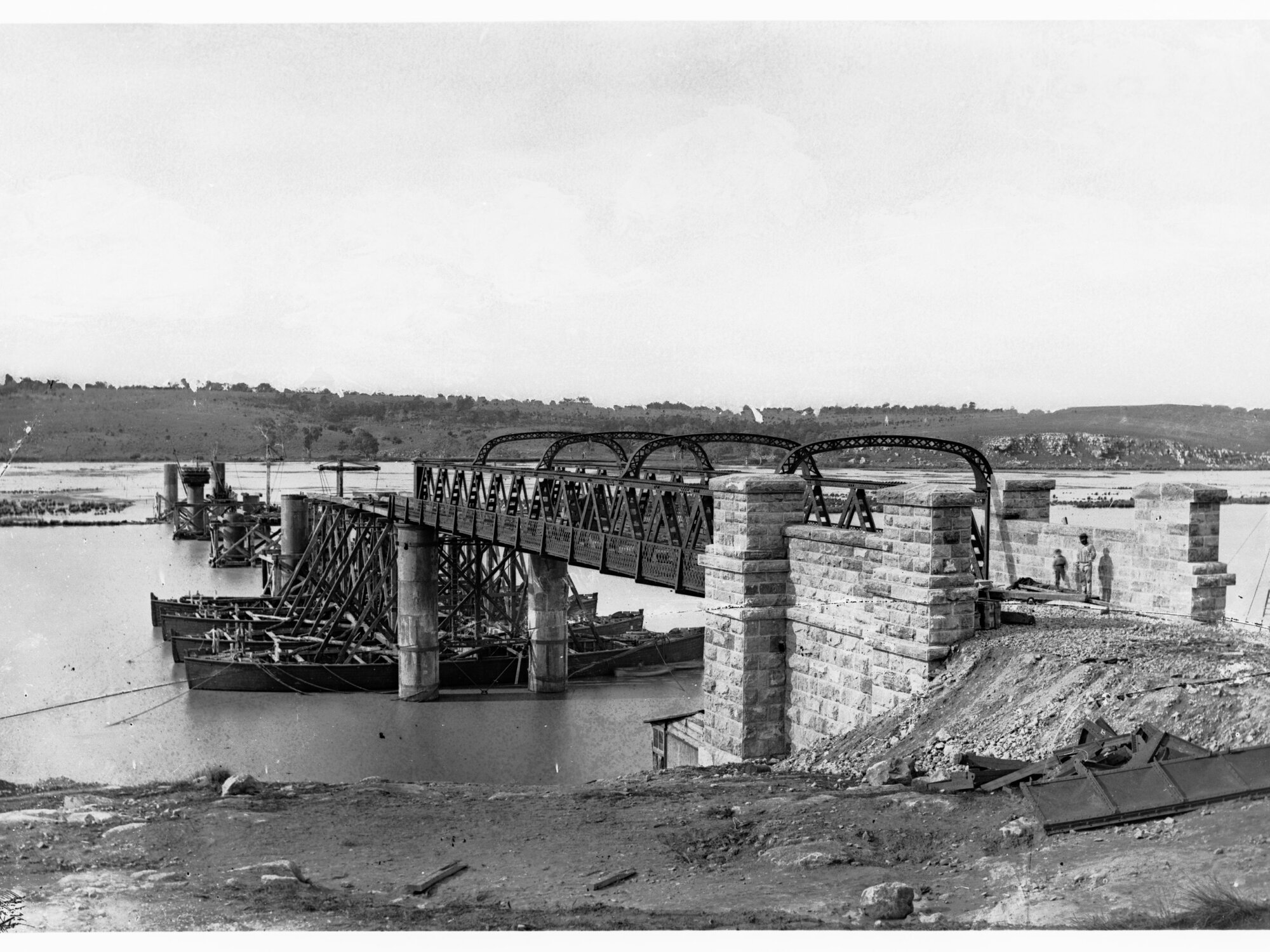 Construction of the first bridge at Murray Bridge