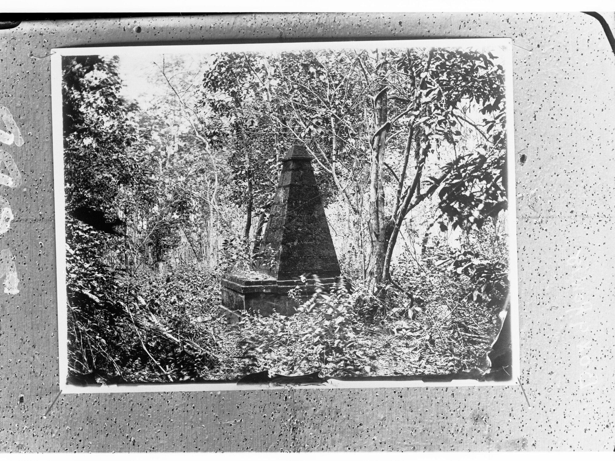 Monument, old cemetery, Port Essington - Northern Territory