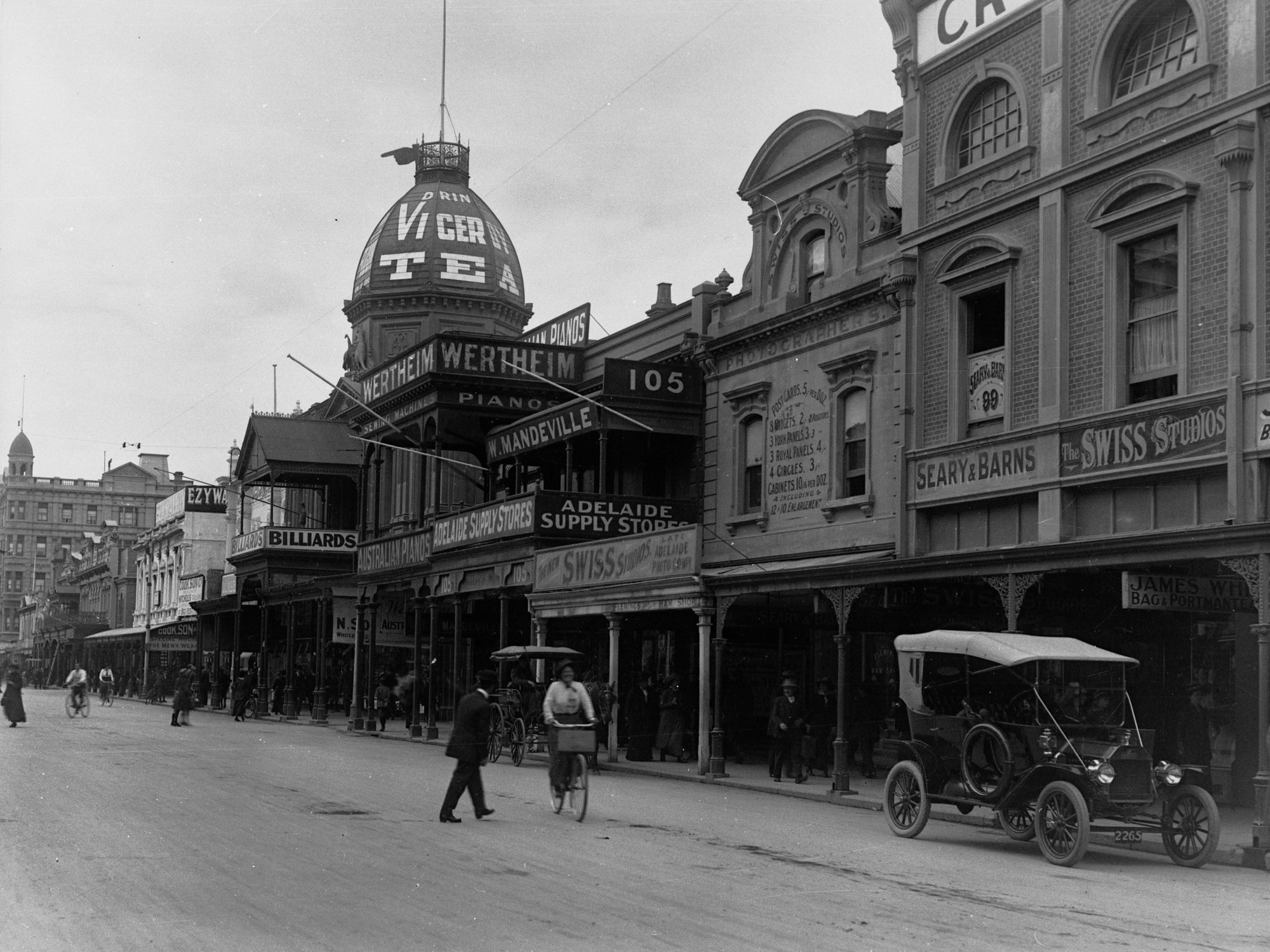 A view of Rundle Street and the dome of Adelaide Arcade 1916.