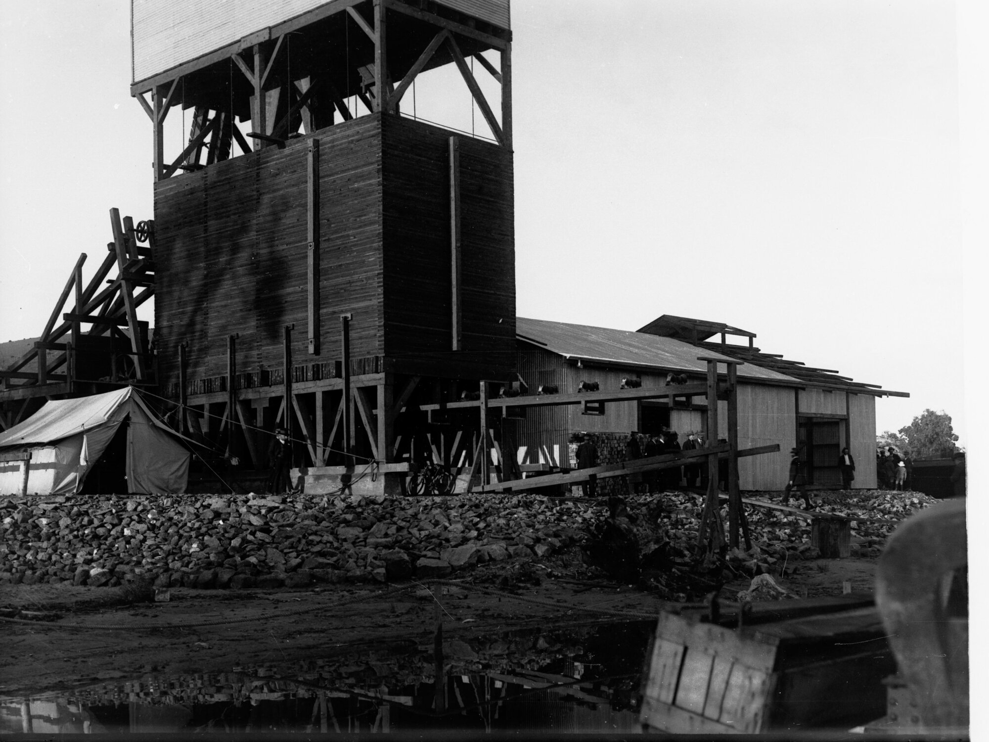 Buildings on bank of River Murray at Mannum