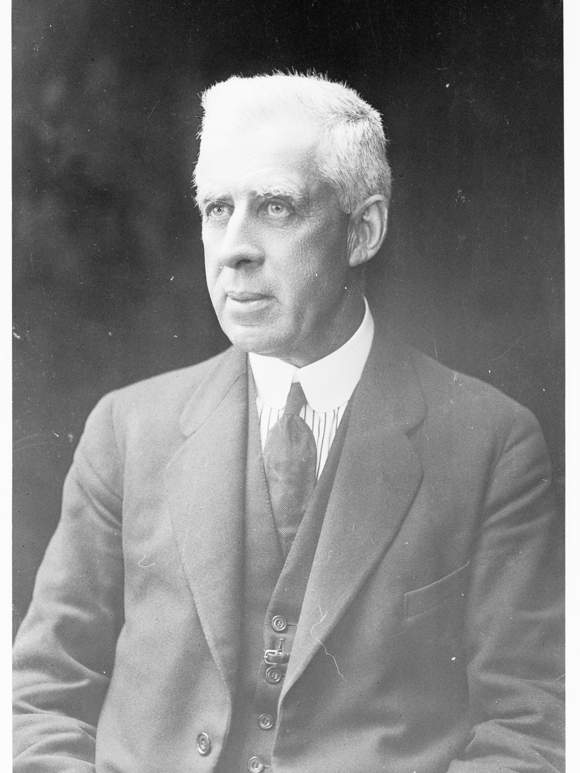 Portrait of an unidentified man - no information recorded