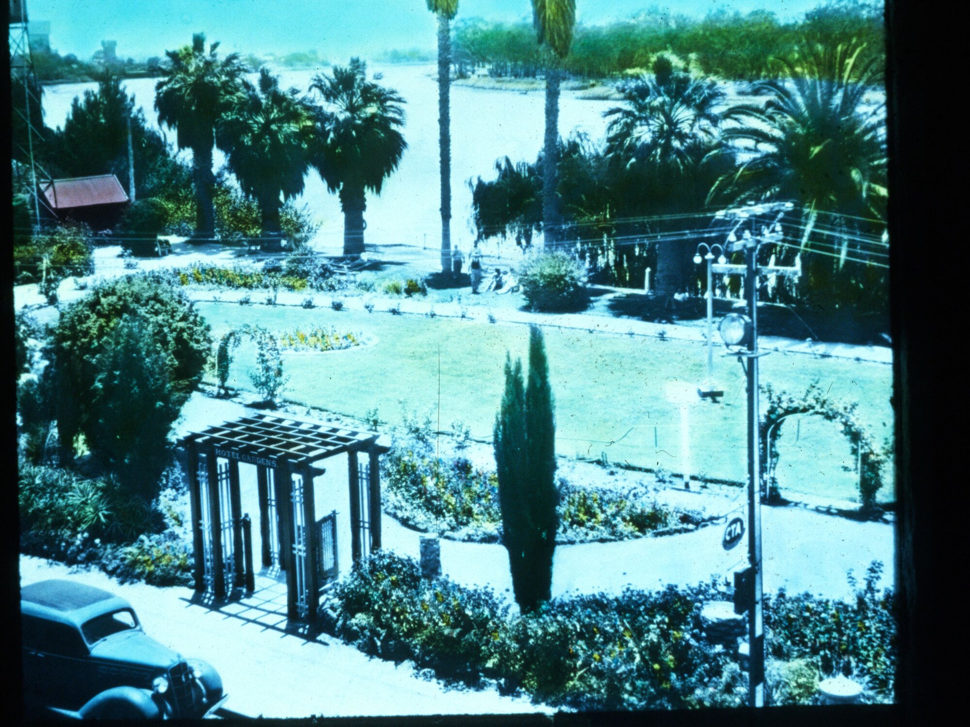 Hotel Gardens Showing River Murray Renmark