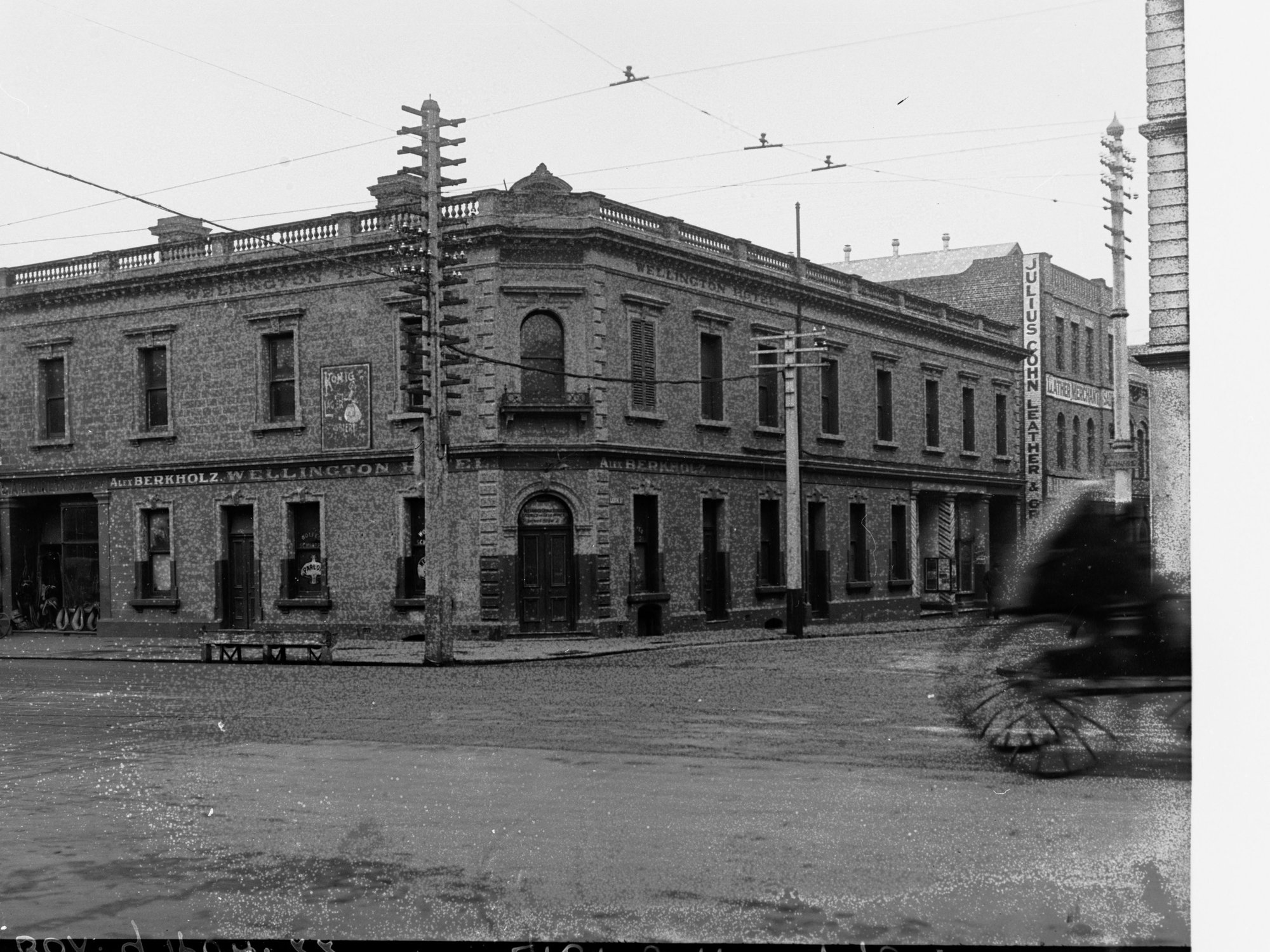 Wellington Hotel, corner Currie and Leigh Streets