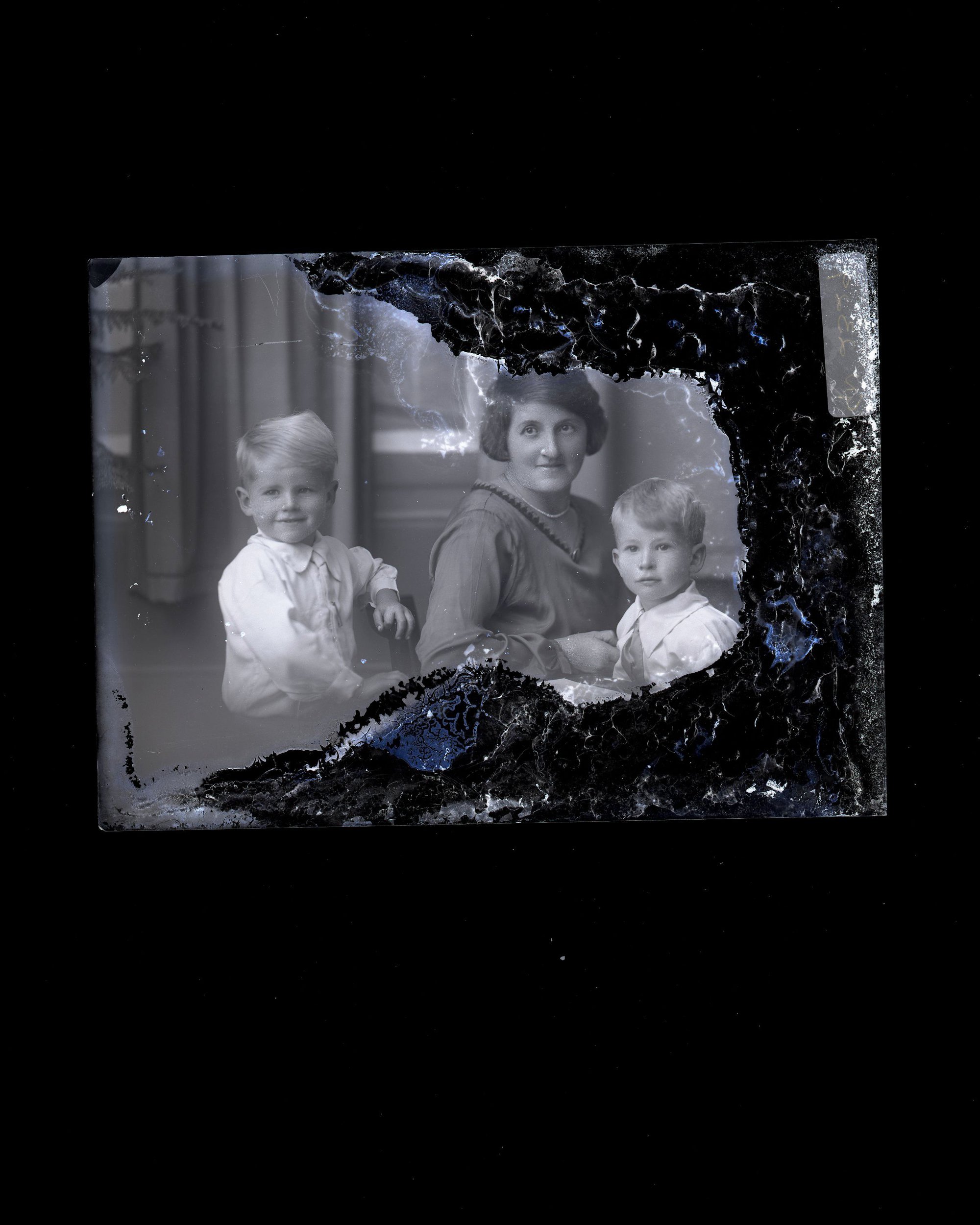 Woman &amp; Two Boys - No Name