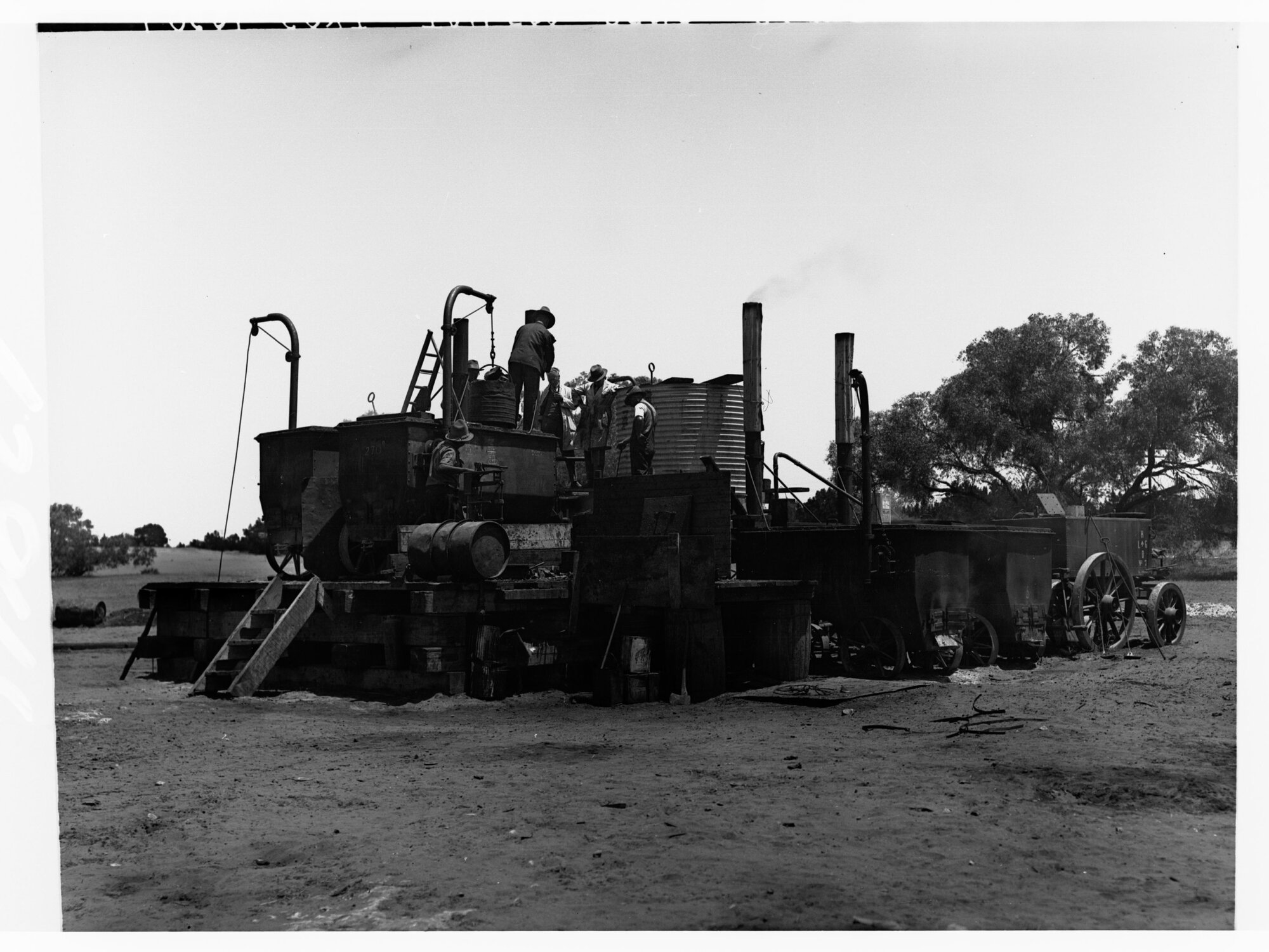 Men mixing tar for road construction at Tailem Bend