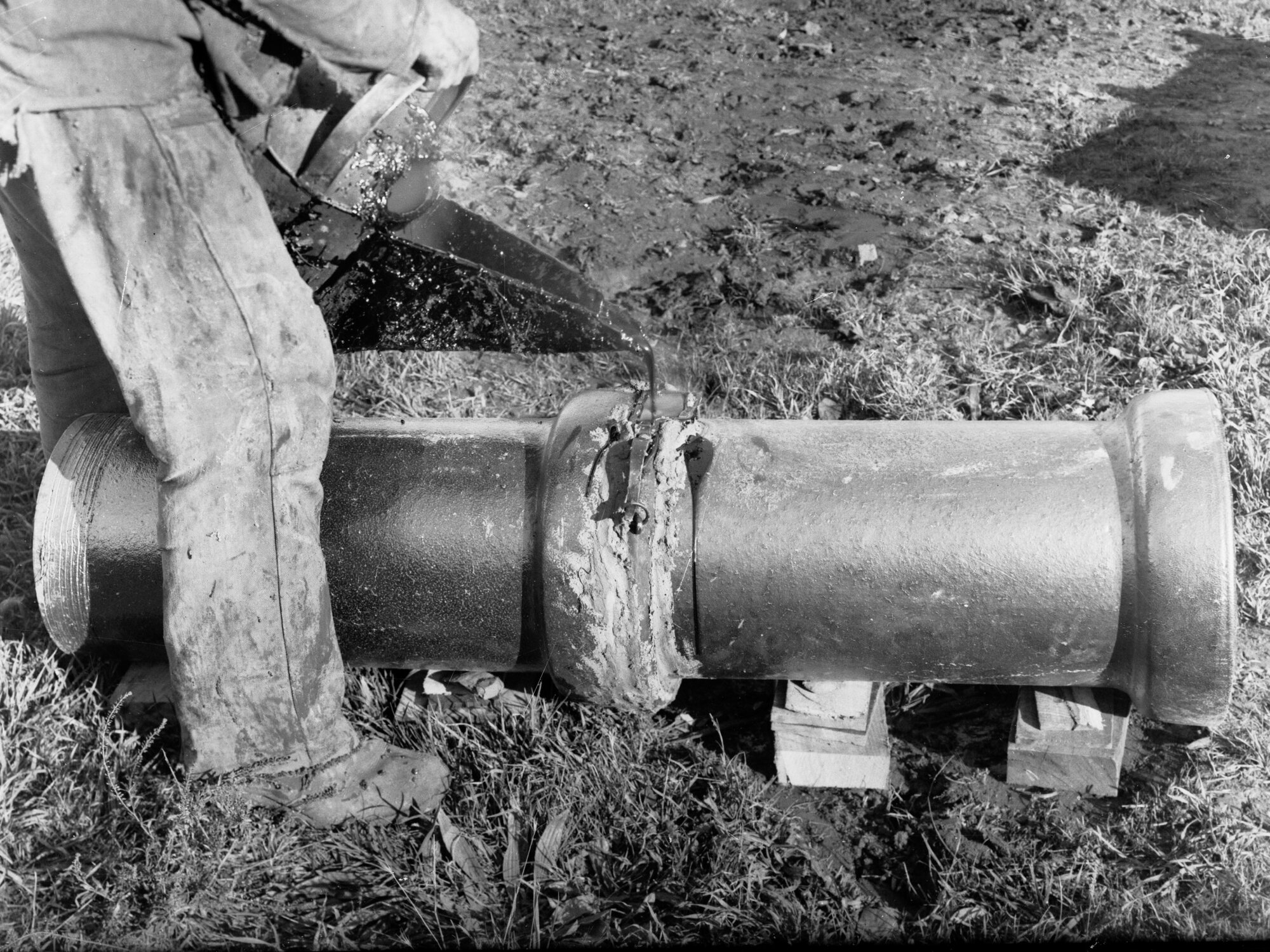 Sewers Department, Oaklands, joining pipes