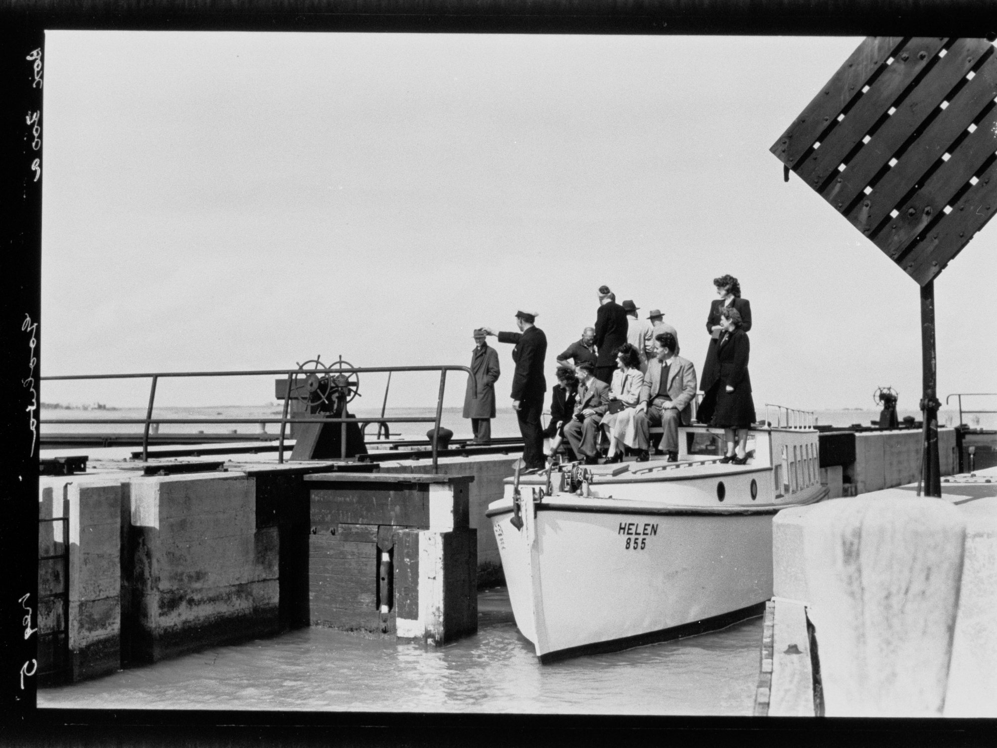 Goolwa - people on boat "Helen 855" next to pier