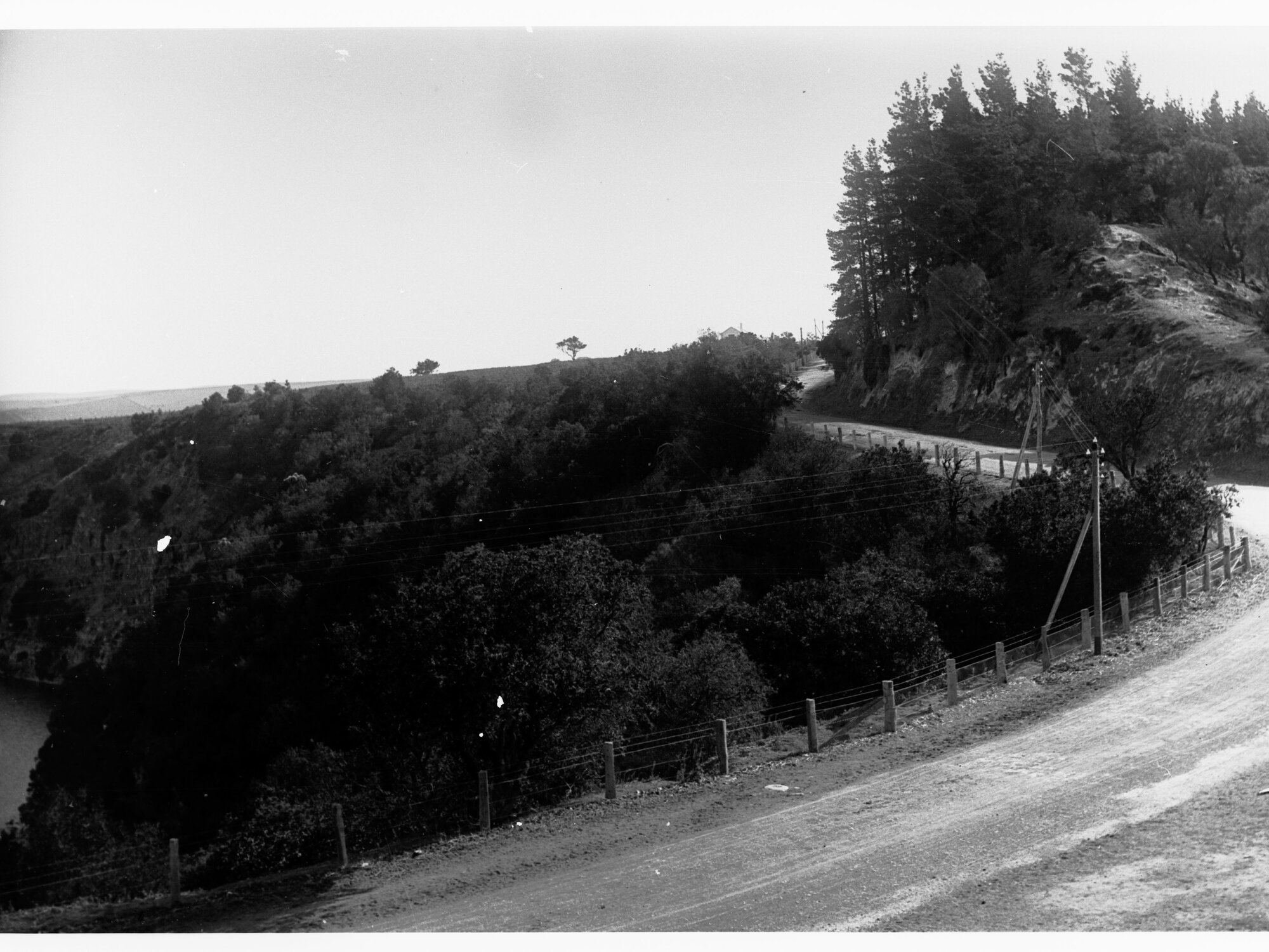 Road at Mount Gambier beside Blue Lake