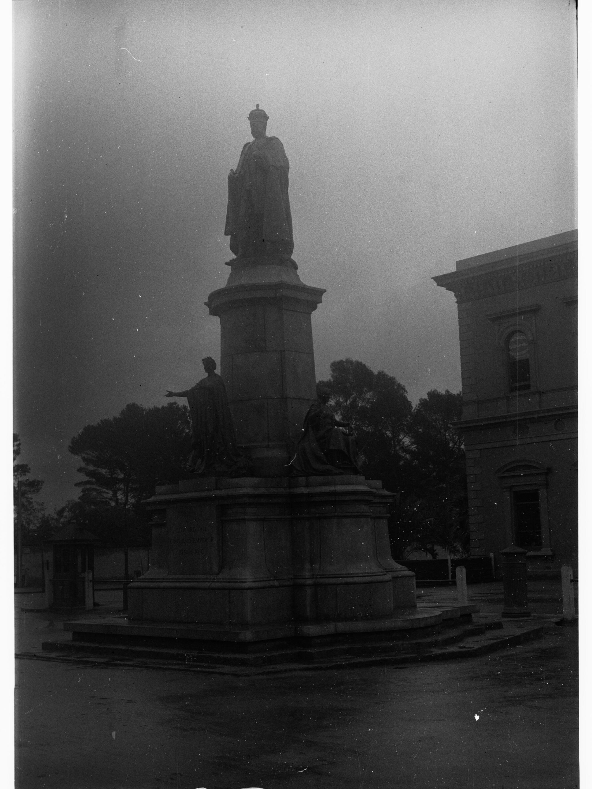 Statue of Edward VII - plaque says Edward VII King and Emperor 1901-1910
