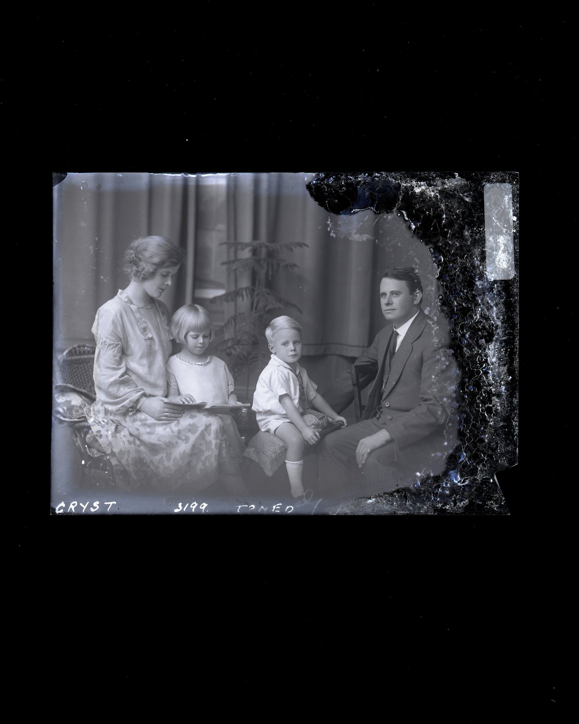 Family Group - Gryst