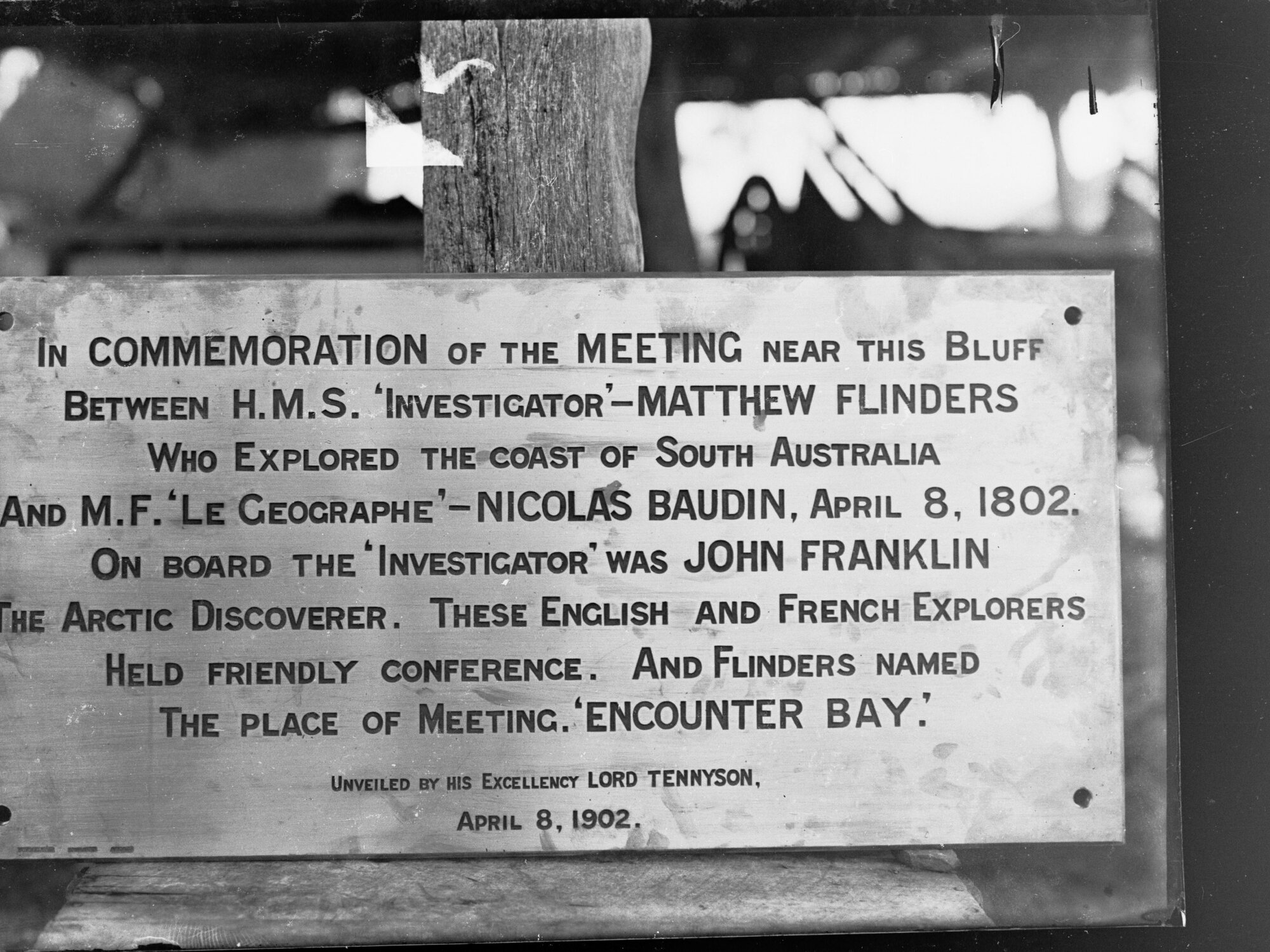 Plaque to commemorate the meeting between Matthew Flinders and Nicolas Baudin, Encounter Bay