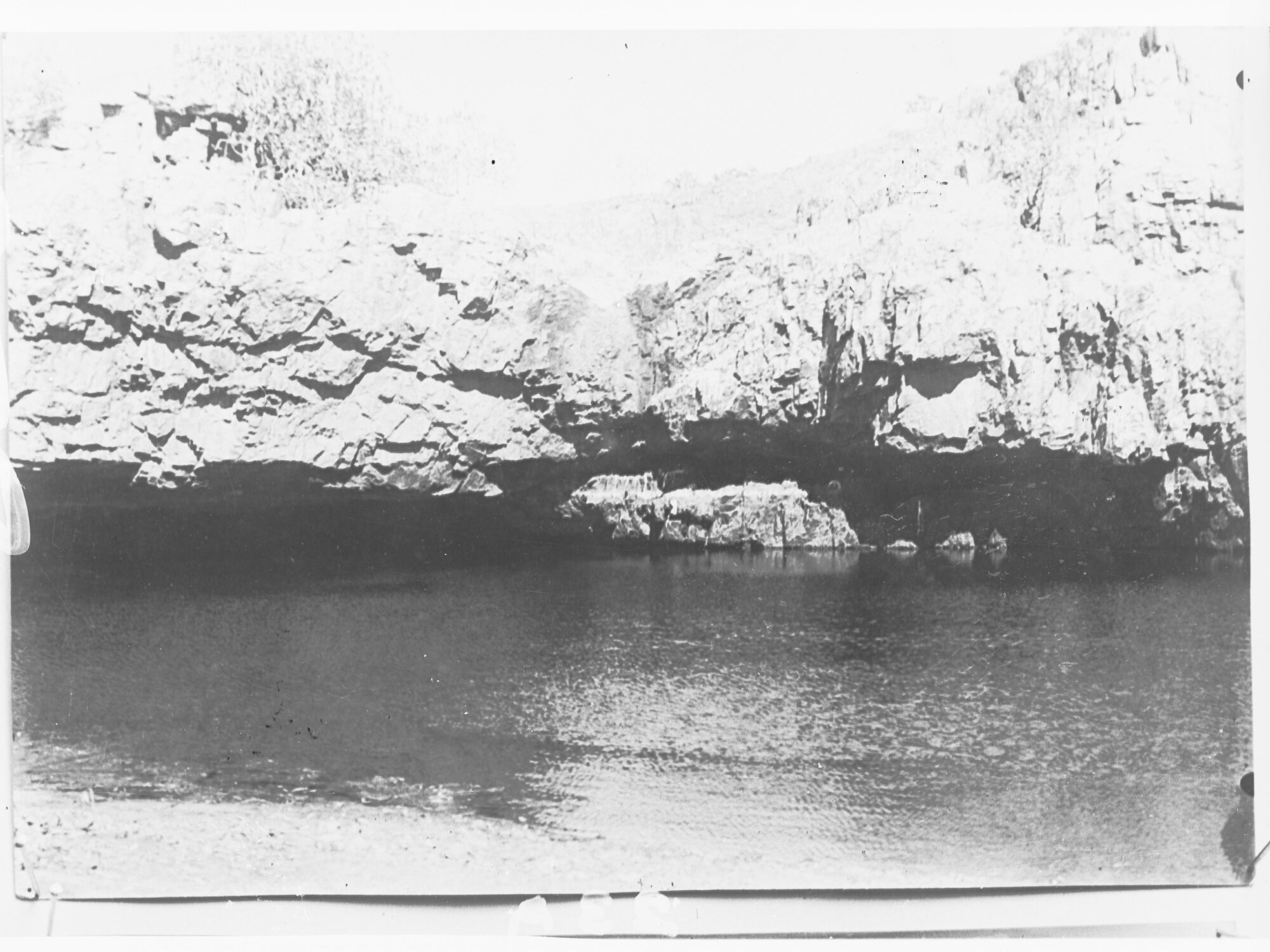 Northern Territory - view of river and rocky cliffs