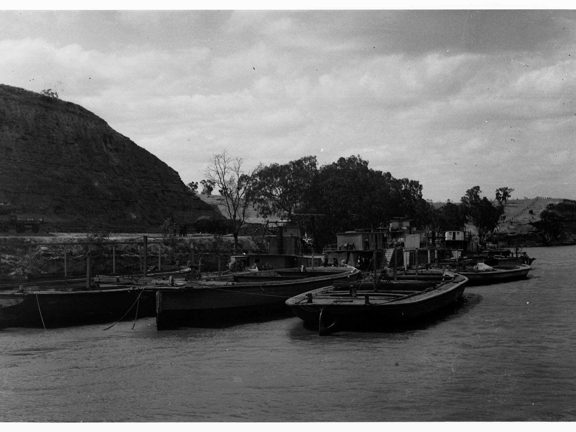 Morgan showing barges on the river