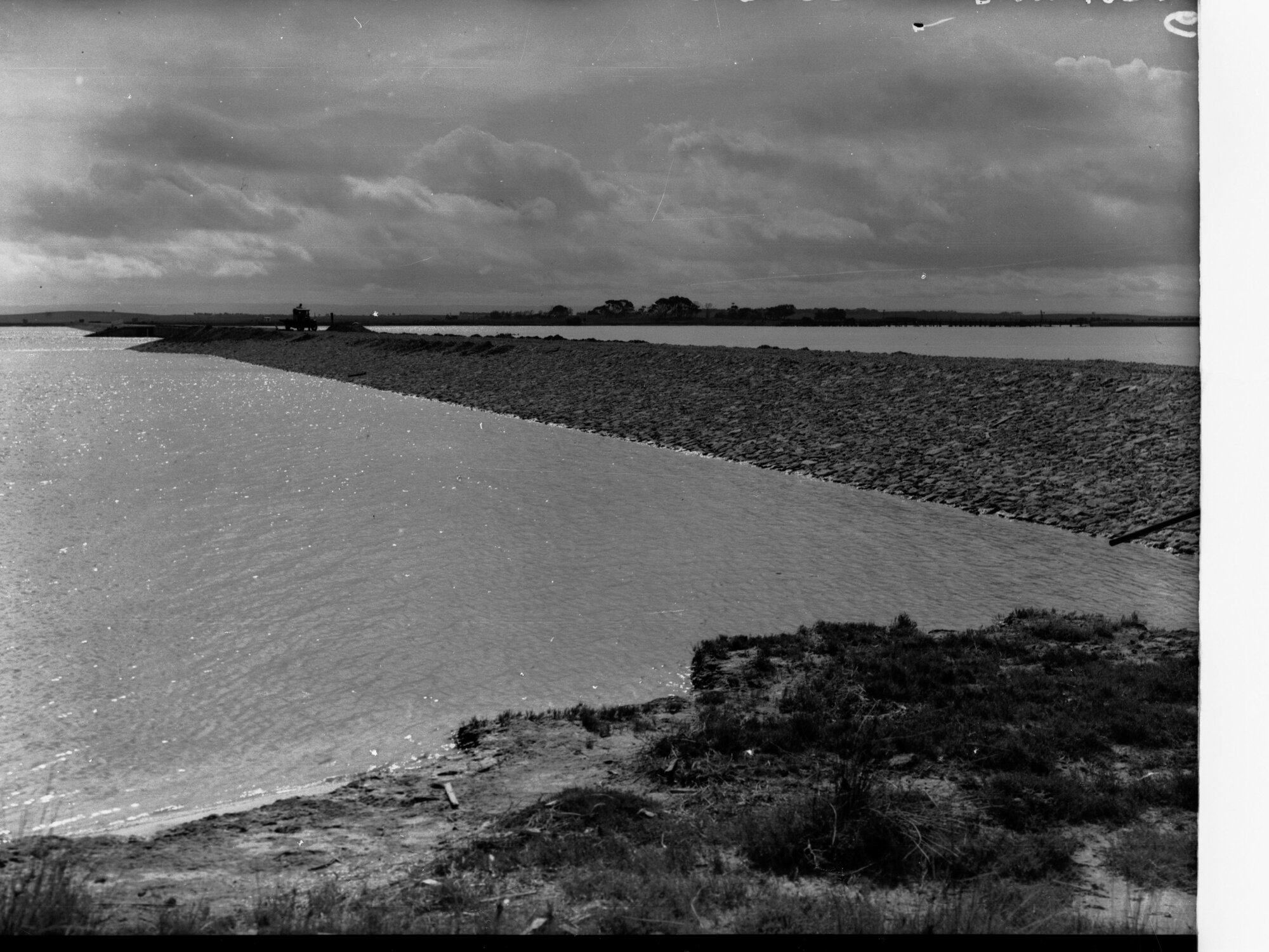 Construction of Goolwa Barrage