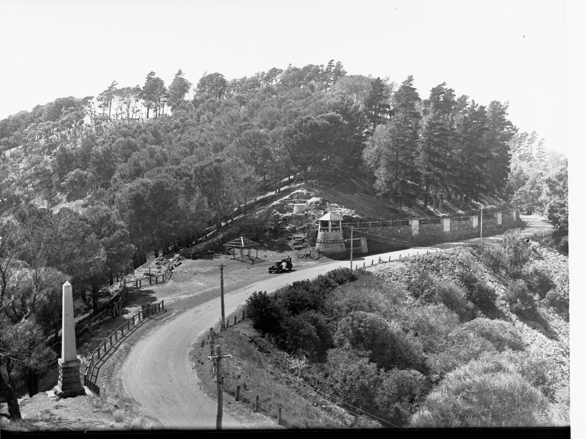 Gordons Monument and Memorial Drive at Mount Gambier