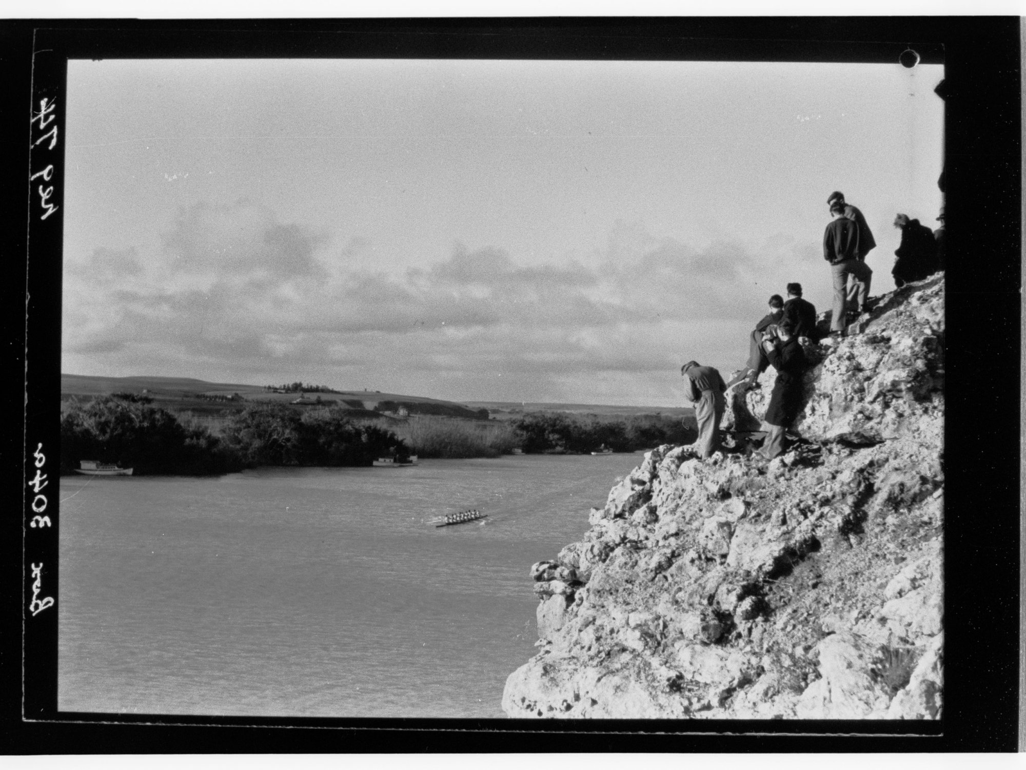 Kings Cup - people on cliff watching rowers, Murray Bridge.