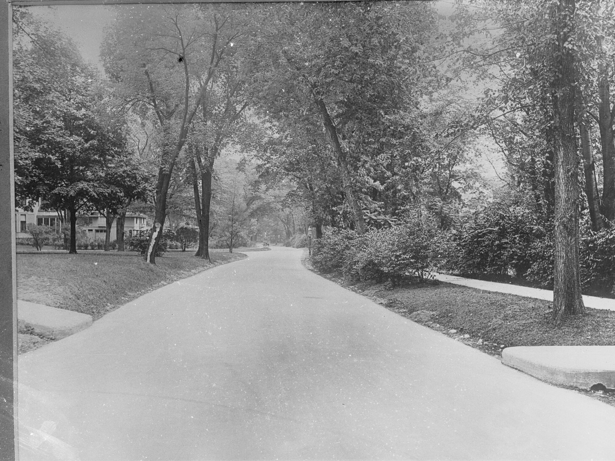 View of street and housing in USA suburb - Town Planning photos USA