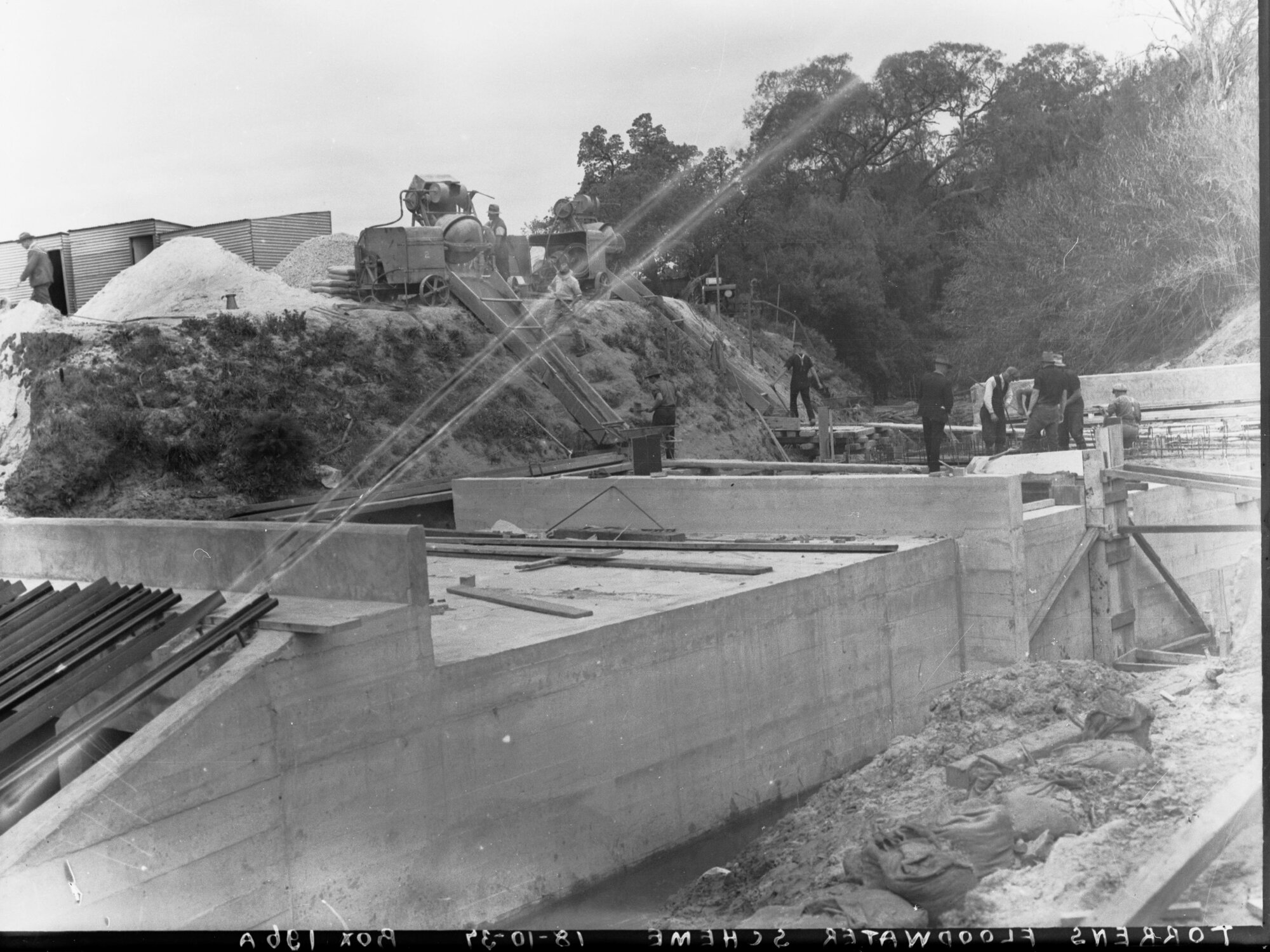 Torrens Floodwater Scheme, men working