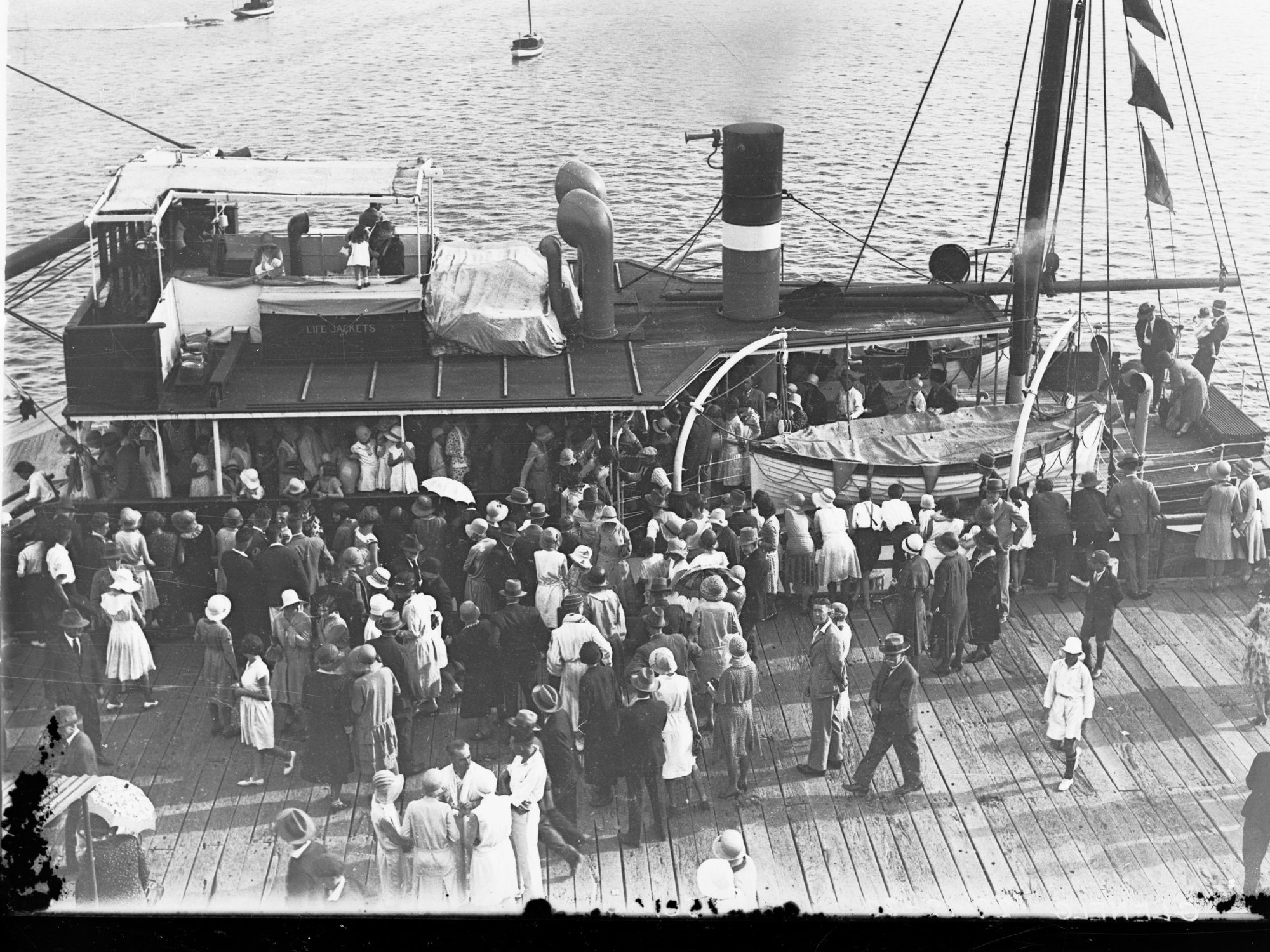 People Disembarking from Steamer "Kooraka"at Glenelg Jetty