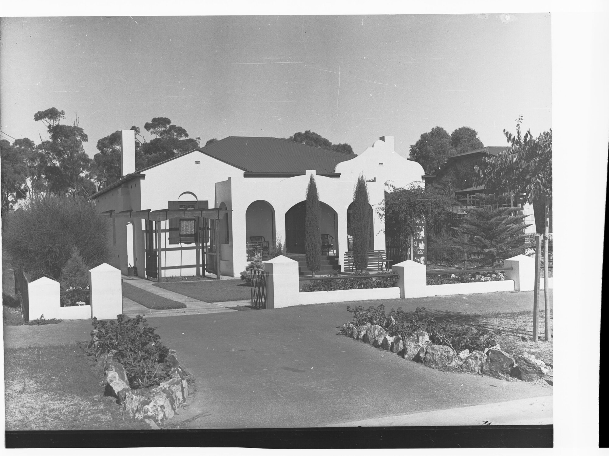 Tourist Bureau showing large house
