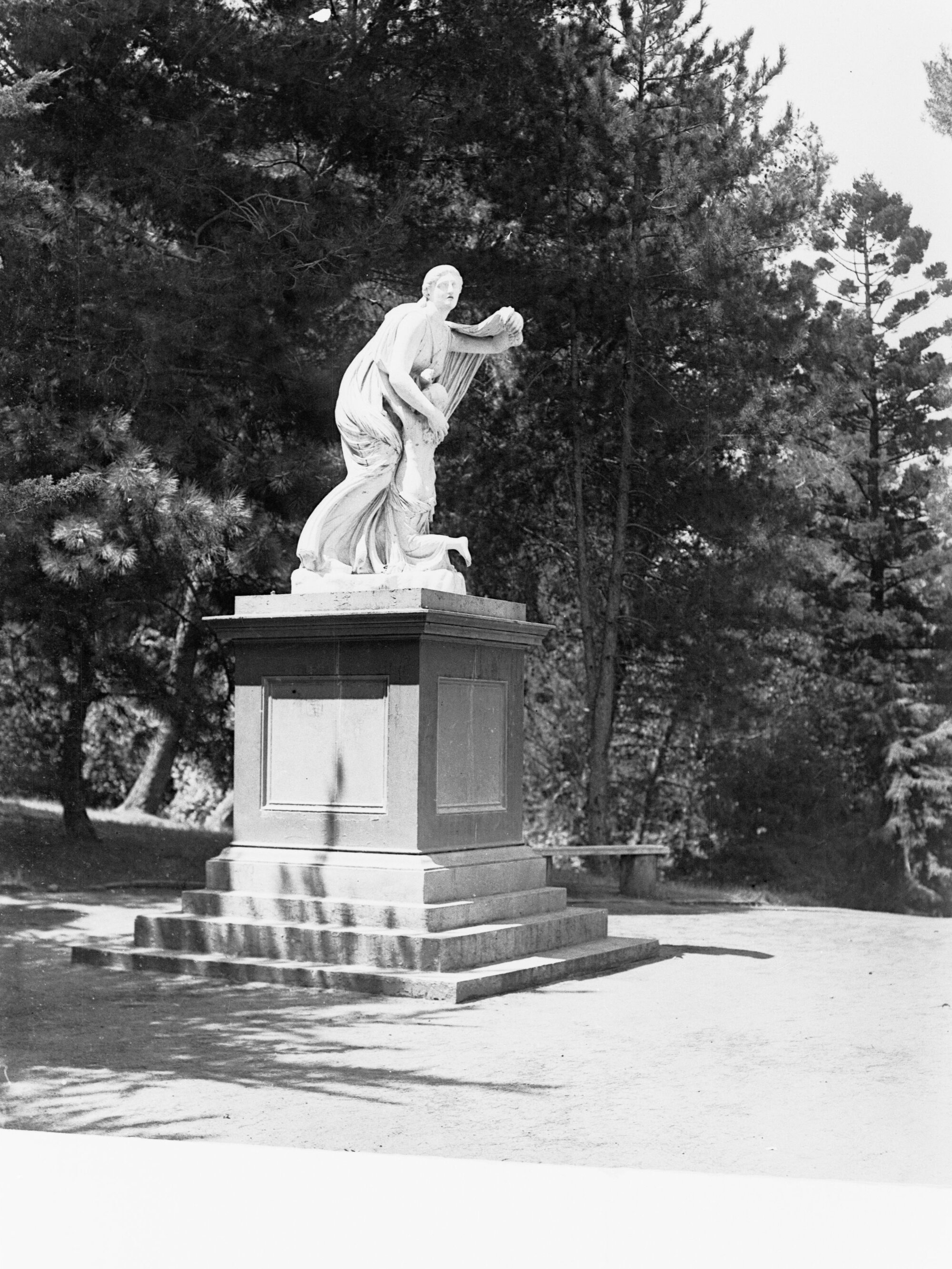 Statue in Botanic Gardens