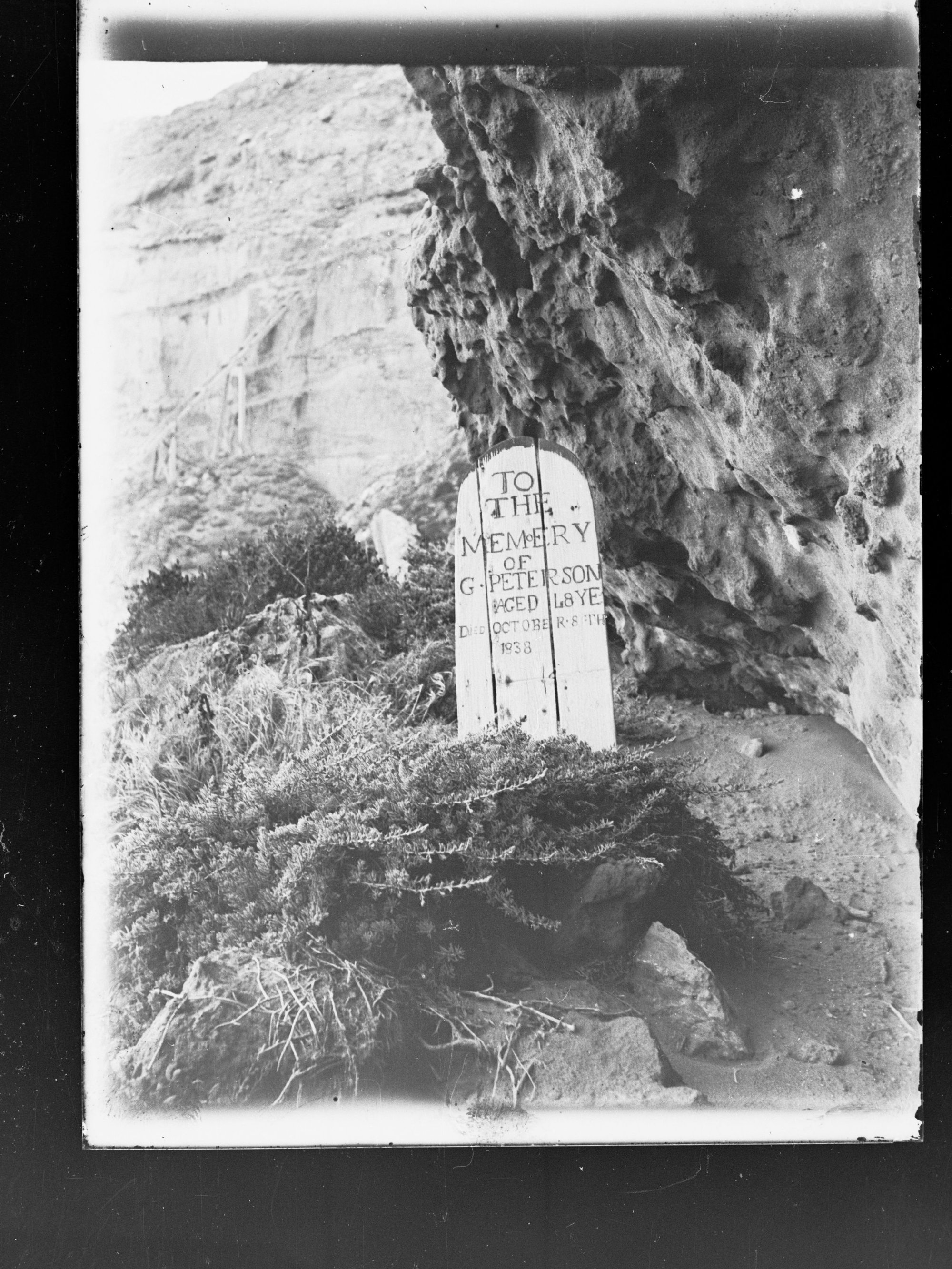 Grave of G Peterson, whaler, who died October 8 1838