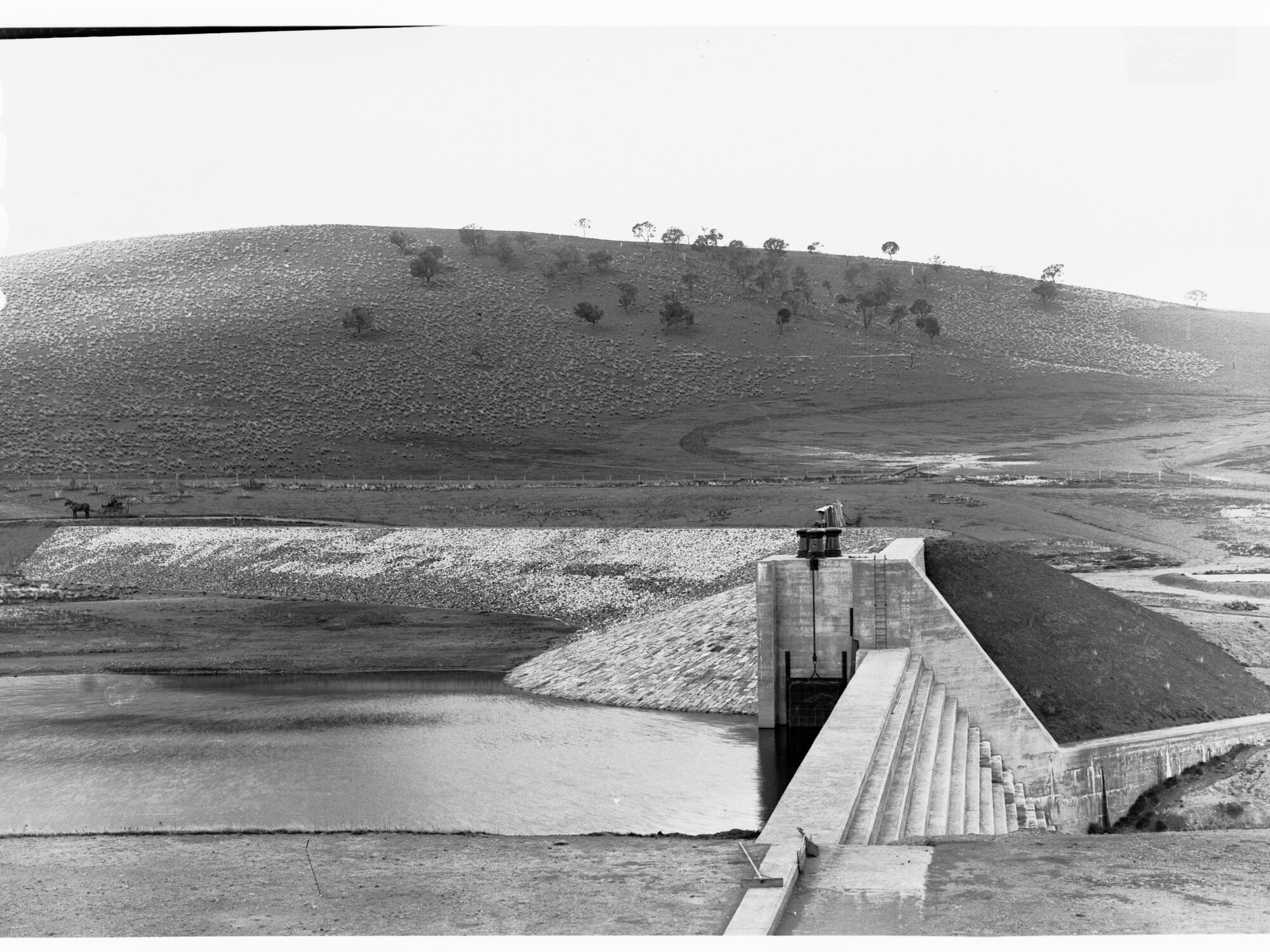 Bundaleer Weir - horse and cart in background