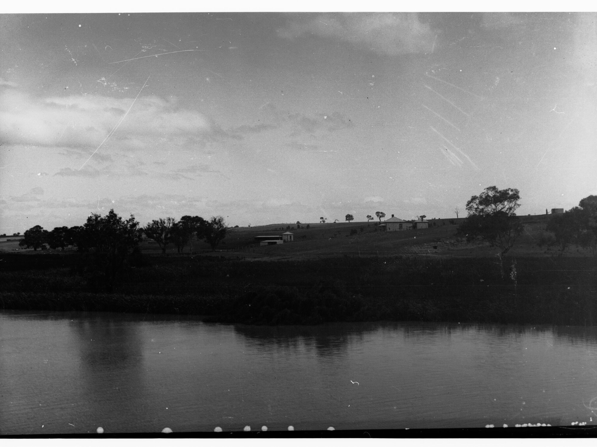Houses on banks of River Murray - Parliamentary Tour of River Murray