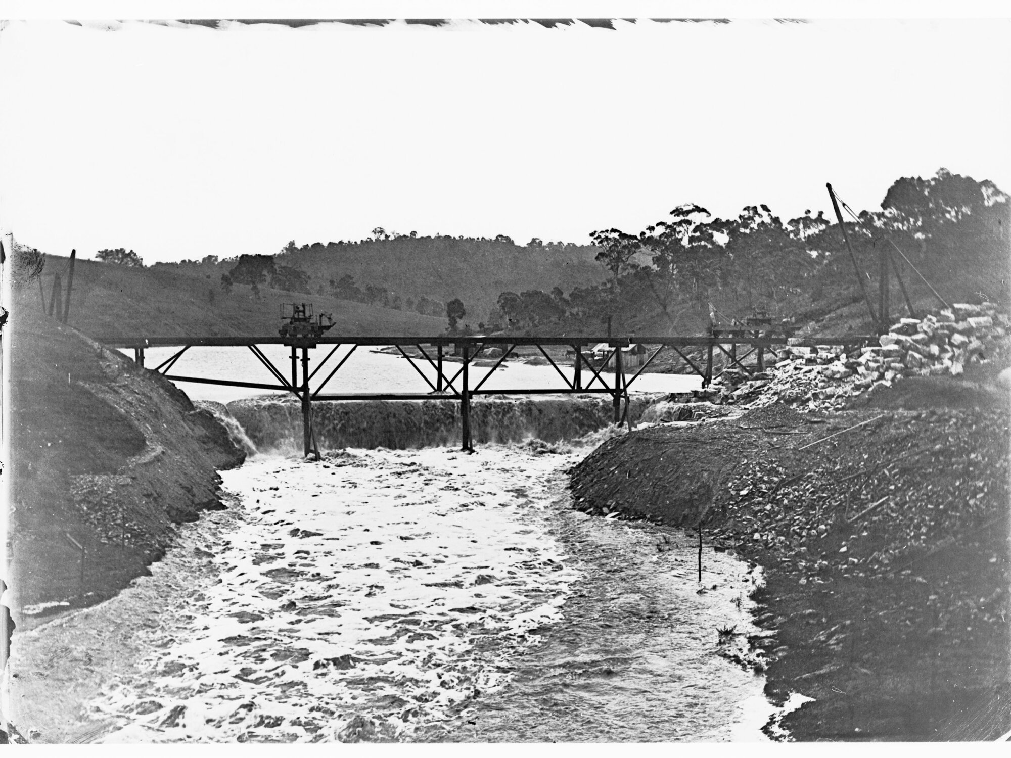 Happy Valley Waterworks - construction of the Clarendon Weir