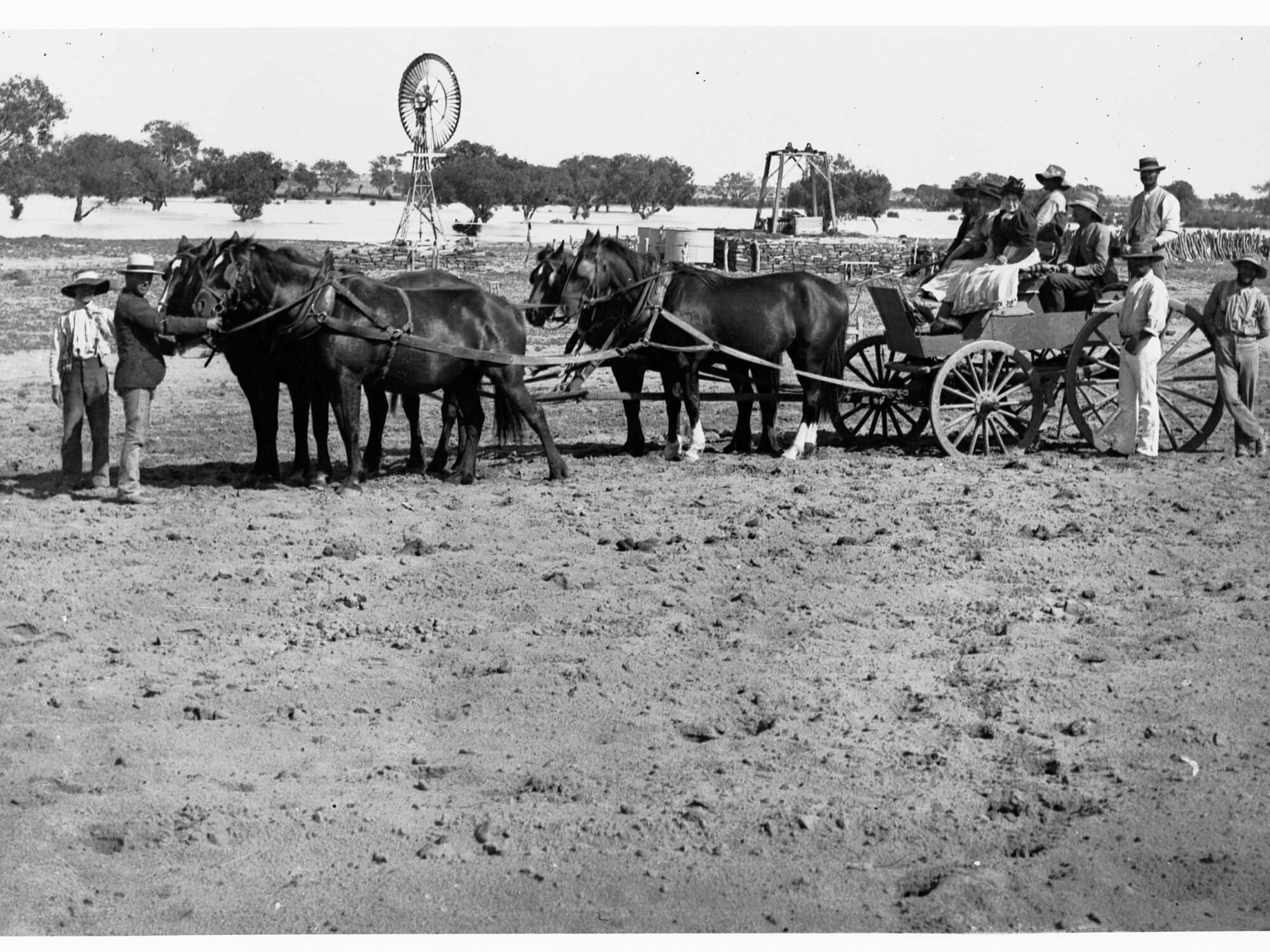 Mail in the Far North, Horses and Buggy