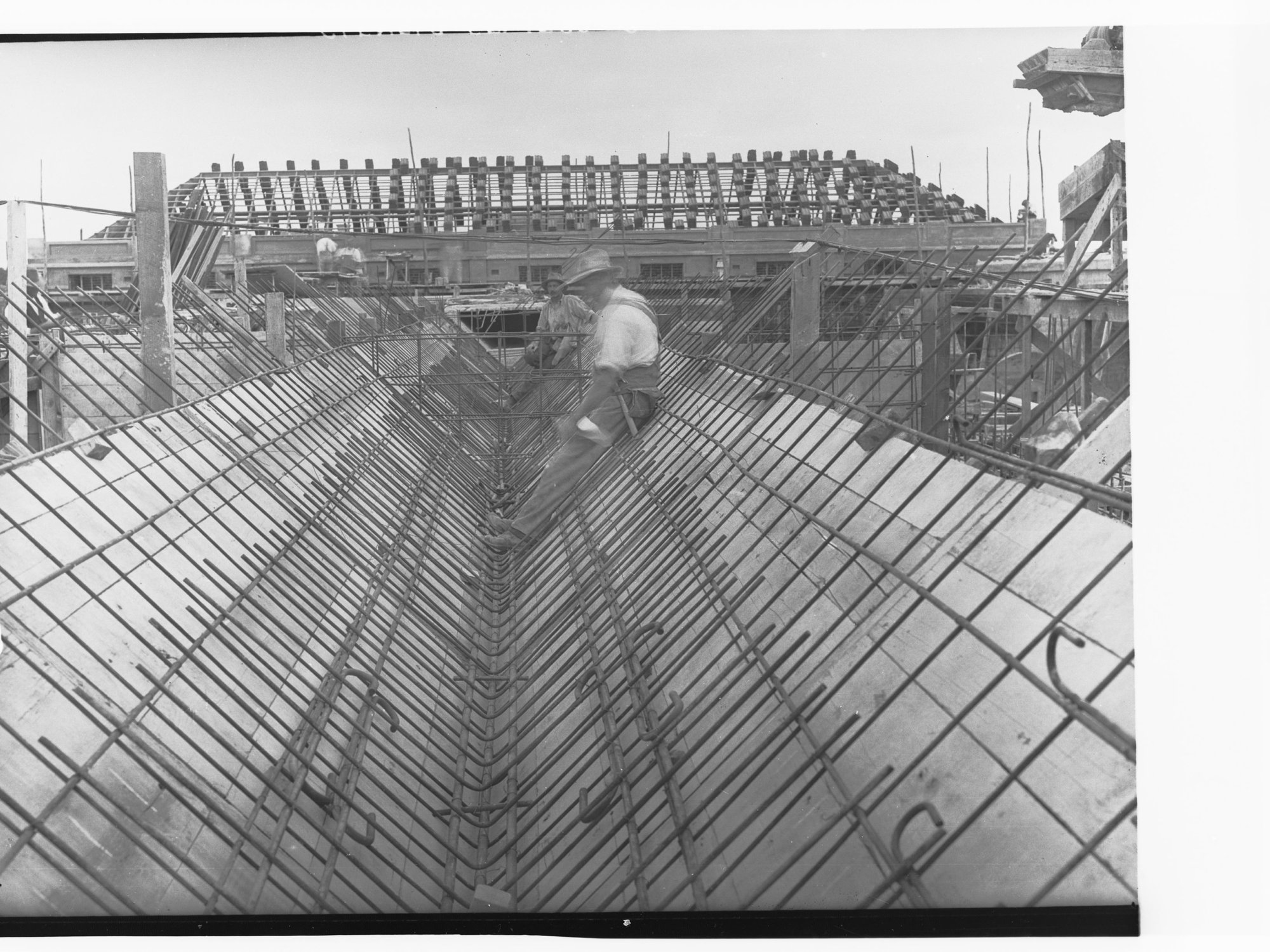 Glenelg Sewerage showing men working