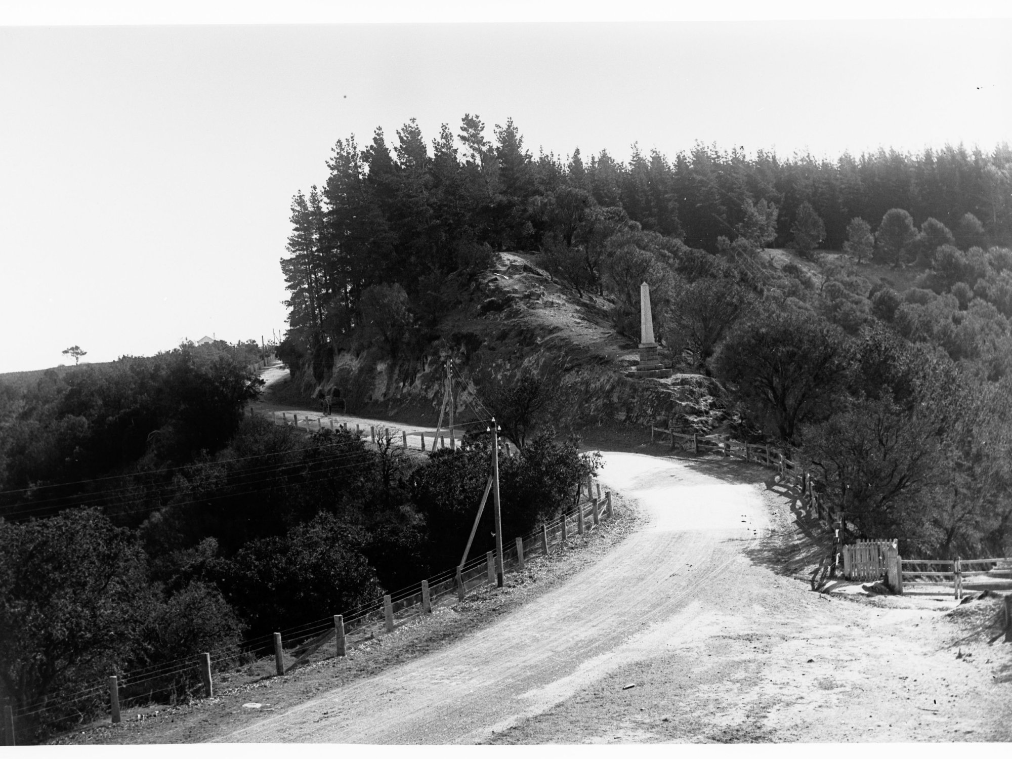 Road at Mount Gambier beside Blue Lake