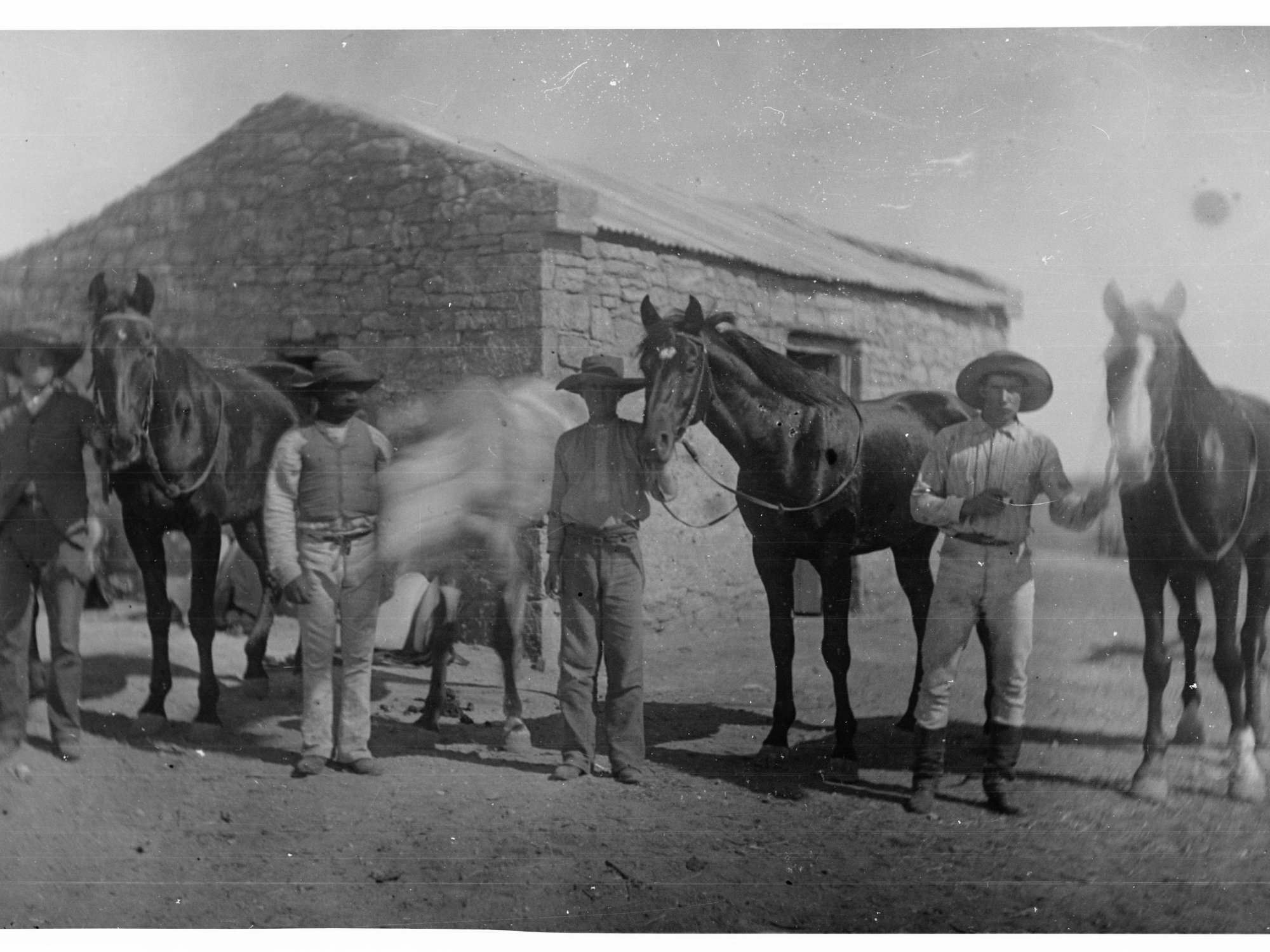 MacDonalds Race Horses at Cootanoorina Elder Expedition