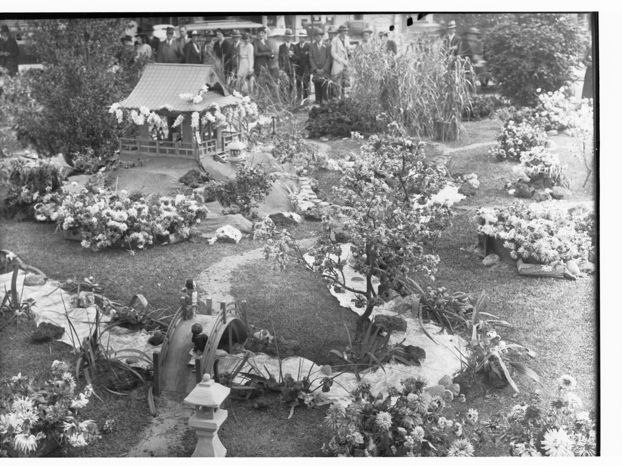 Miniature Japanese Garden, Flower Day