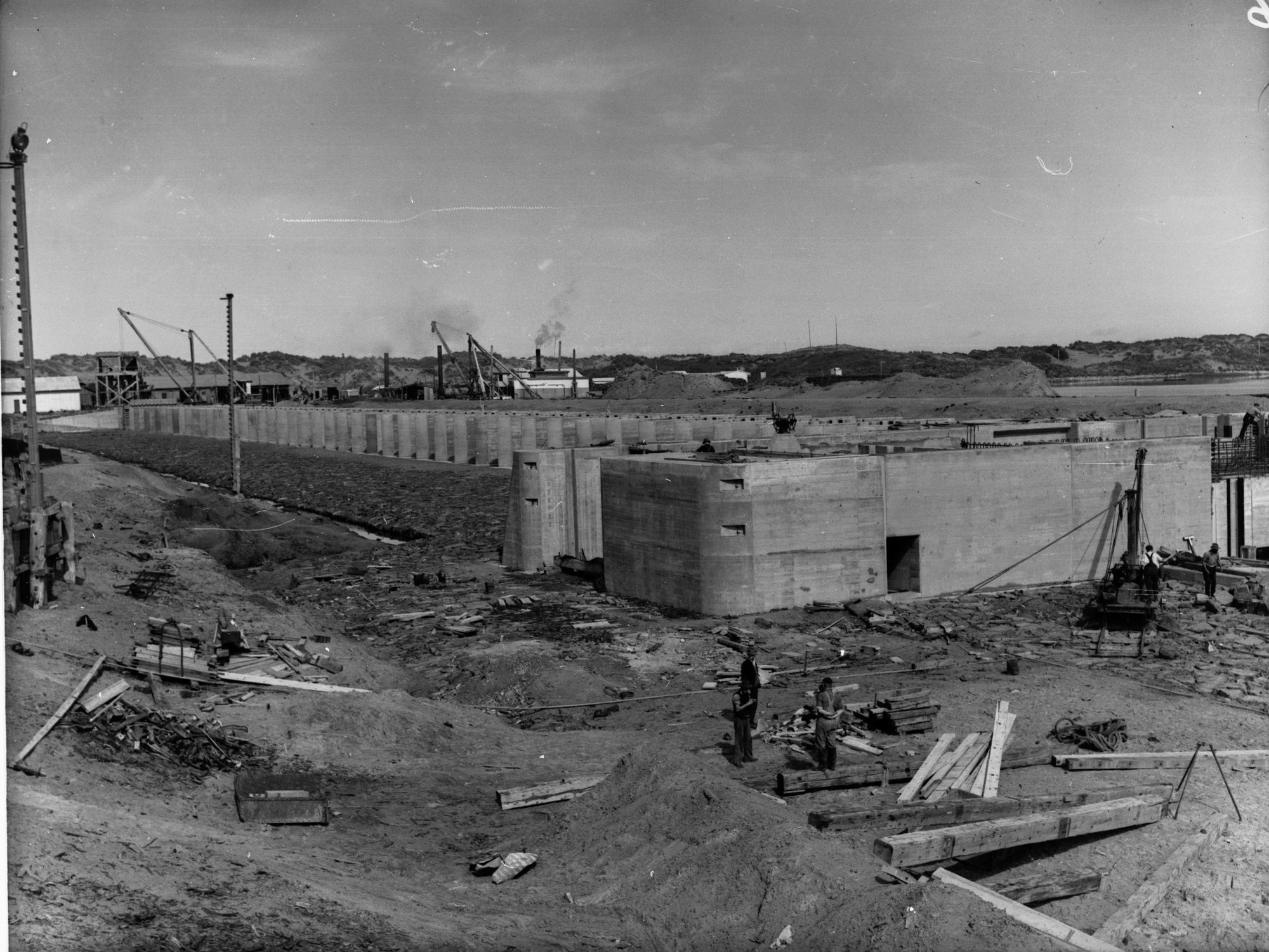 Construction of Goolwa Barrage