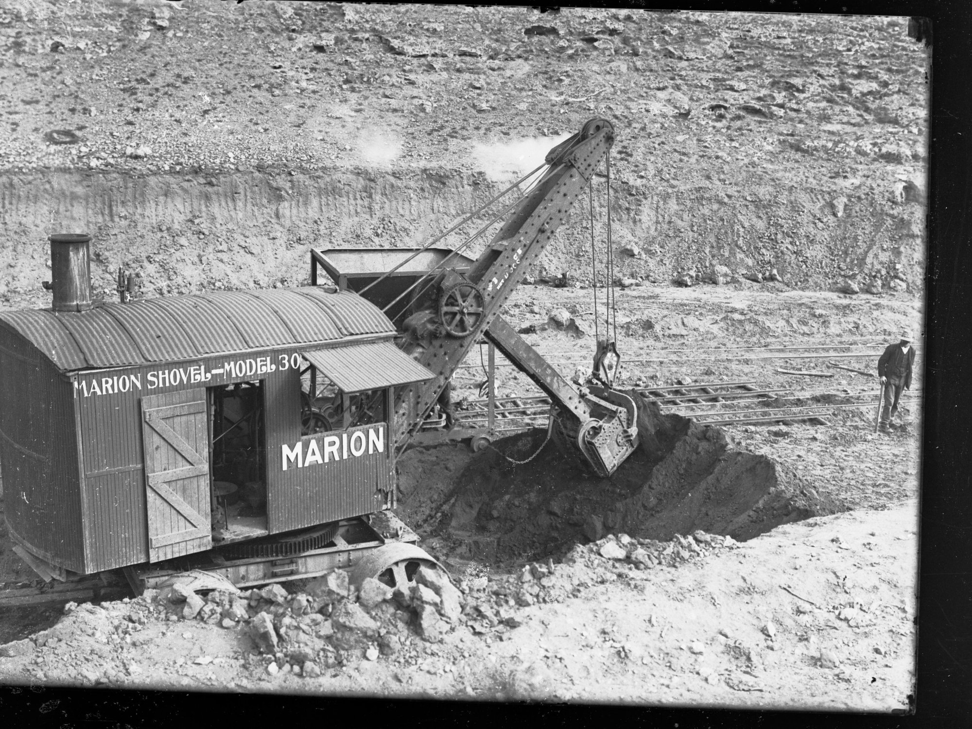 Marion steam shovel excavating at Pompoota Flat