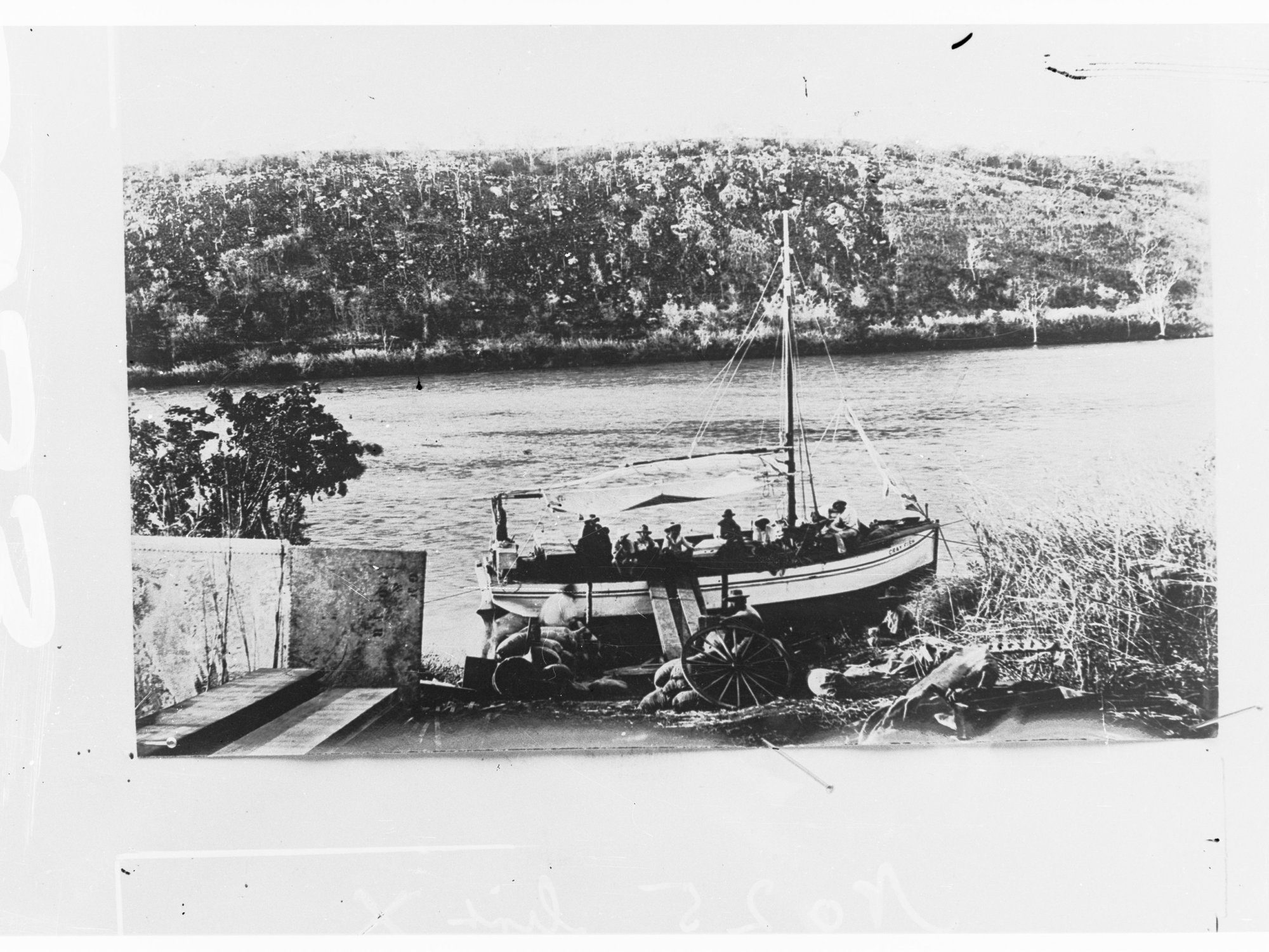 Northern Territory - unloading supplies from boat "Cray Fish" on Victoria River