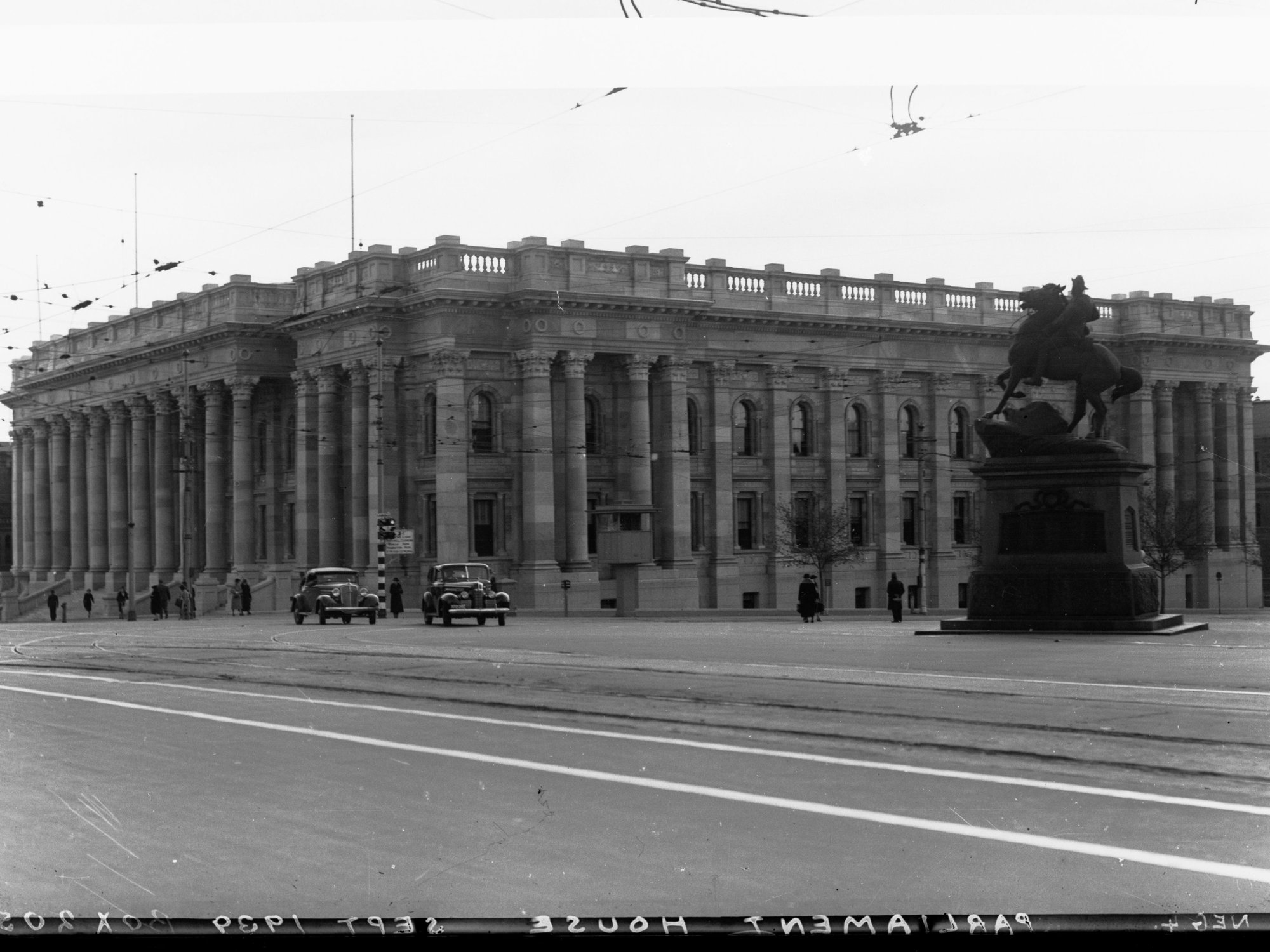 Parliament House showing Boer War memorial and automobiles